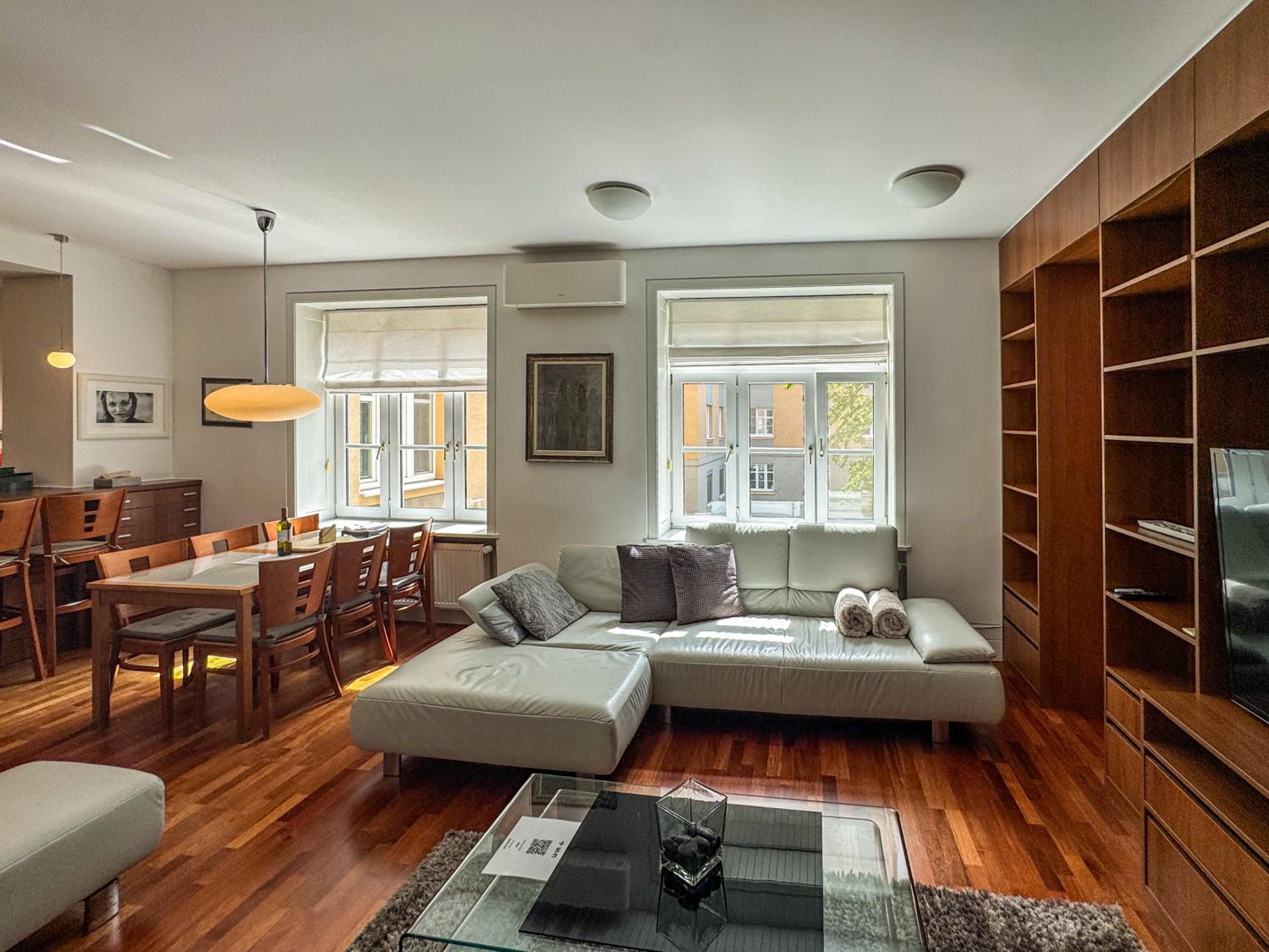 Apartment 29 Old Town, 2 Bathrooms, AC, Quiet