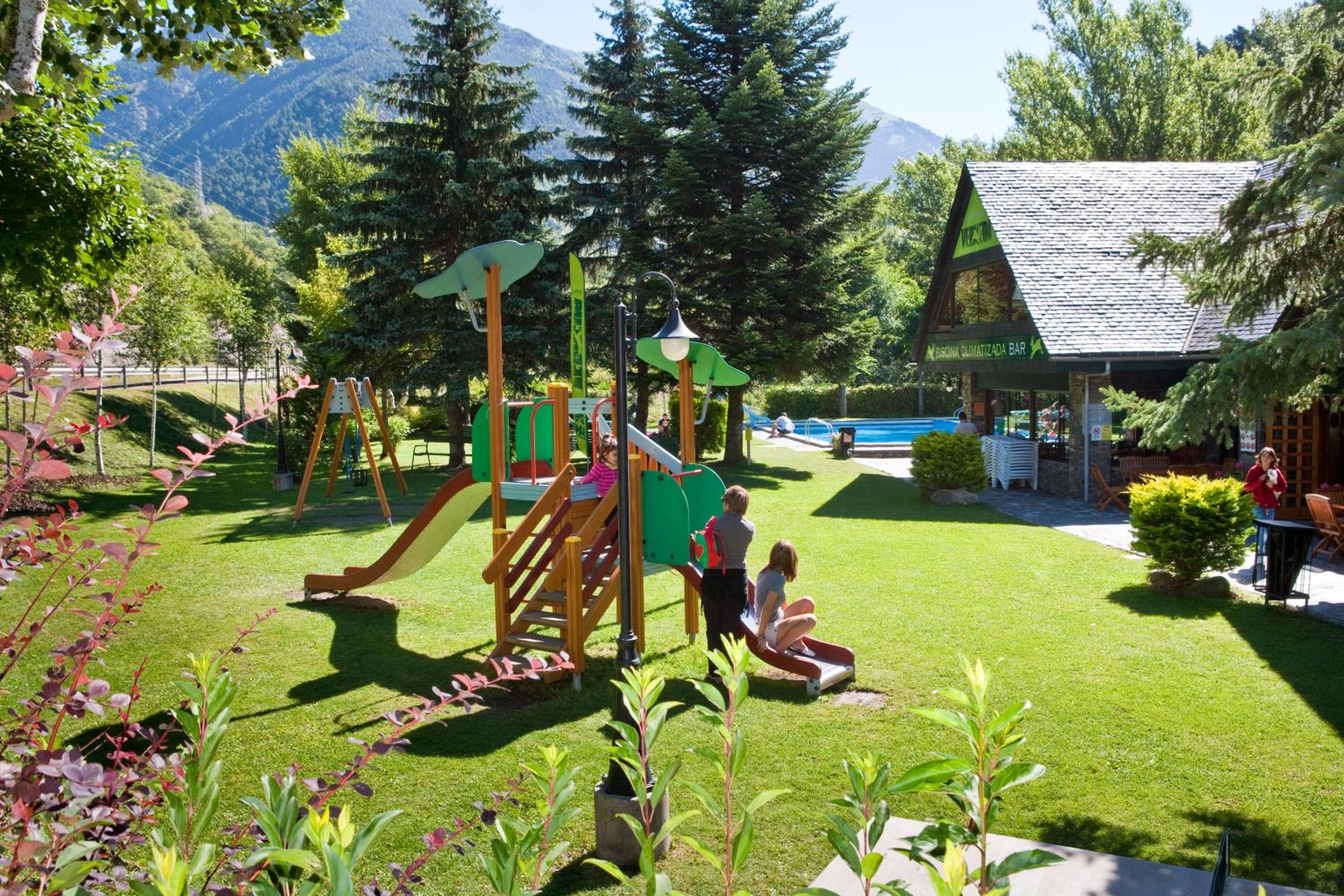 Bungalows Verneda Mountain Resort view 3