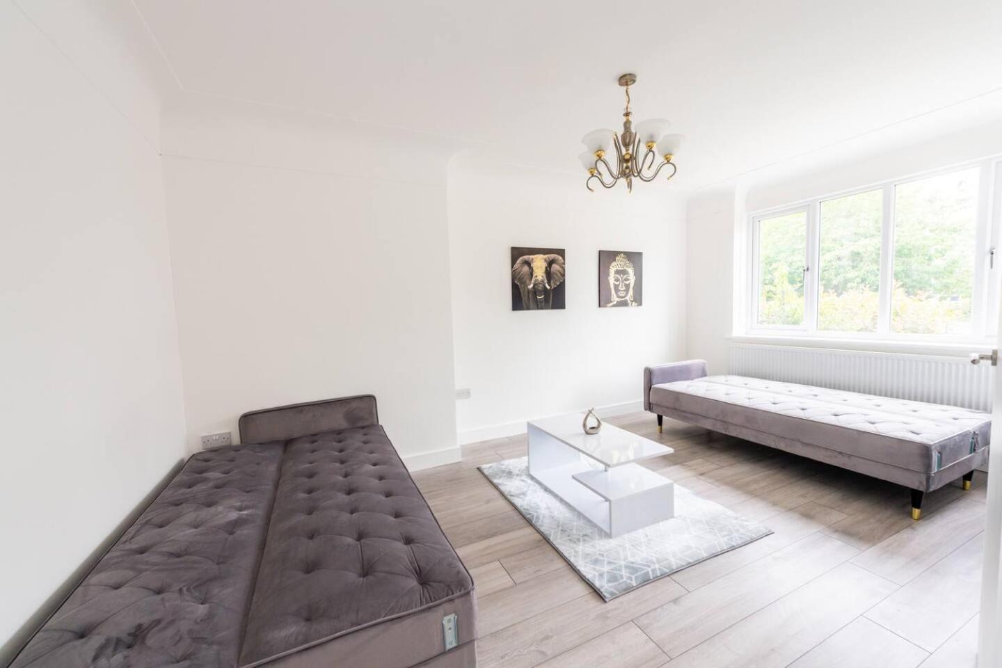 Spacious 3-Bed by Beatles Attractions & Transport