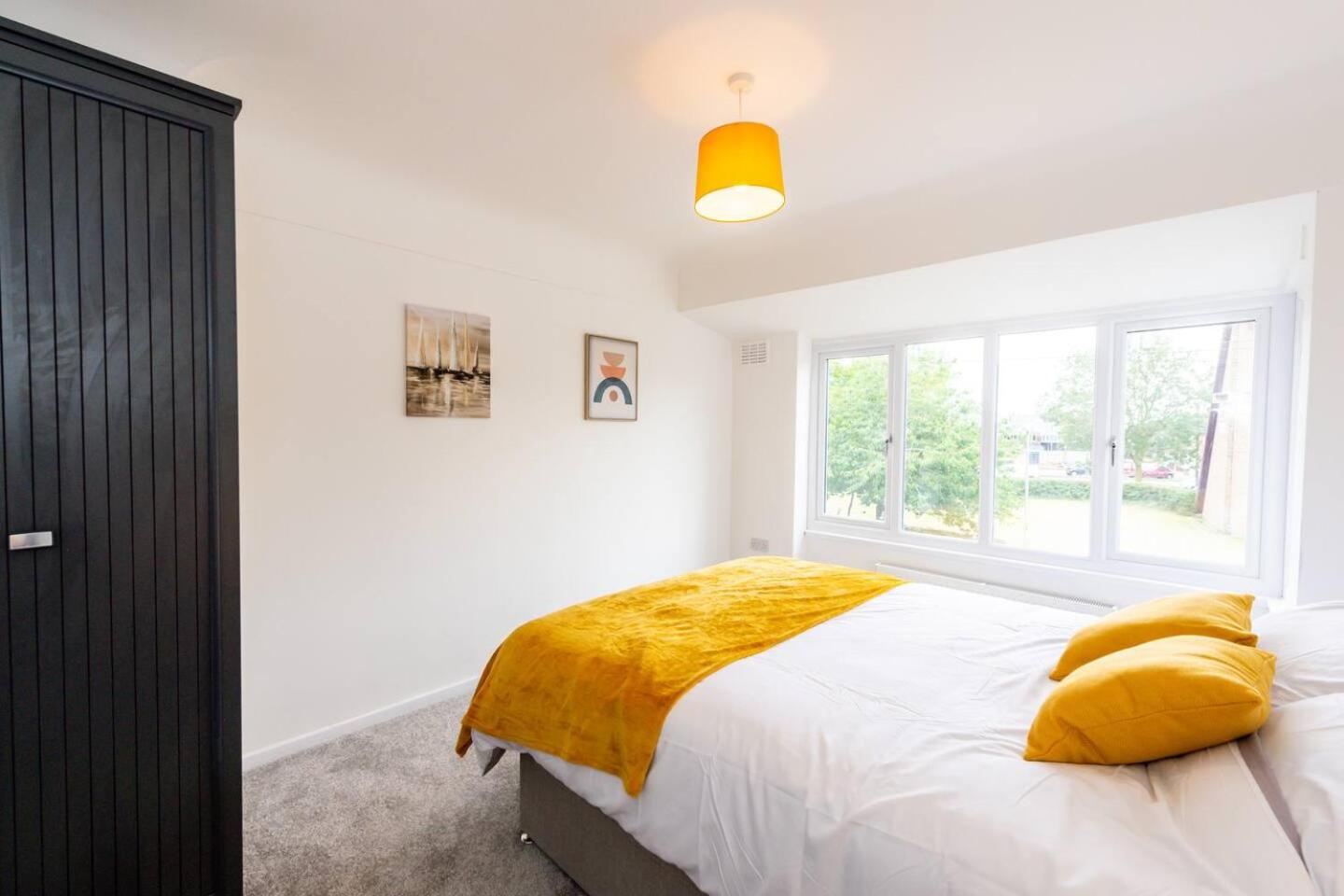 Spacious 3-Bed by Beatles Attractions & Transport