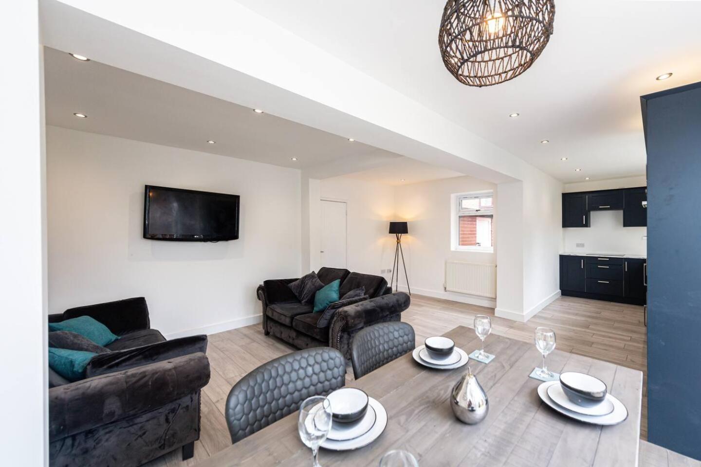 Spacious 3-Bed by Beatles Attractions & Transport