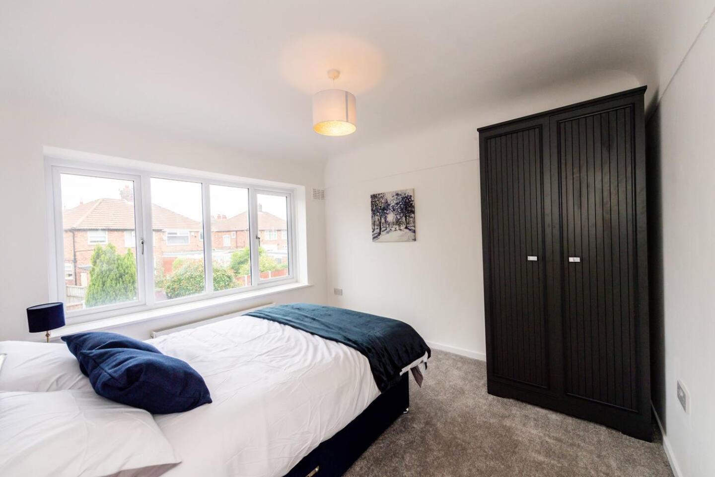Spacious 3-Bed by Beatles Attractions & Transport