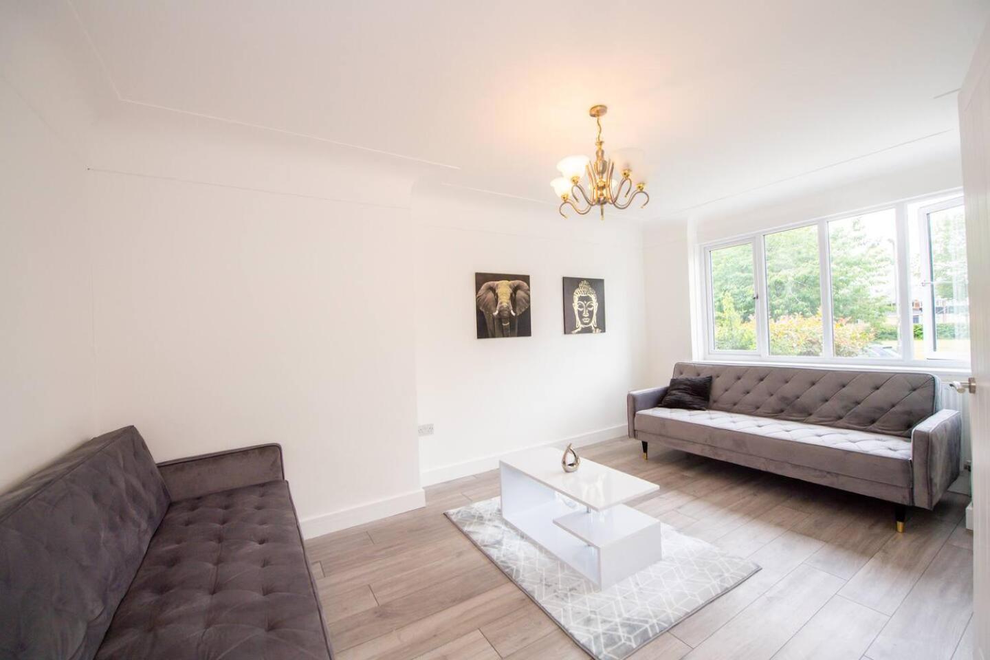 Spacious 3-Bed by Beatles Attractions & Transport