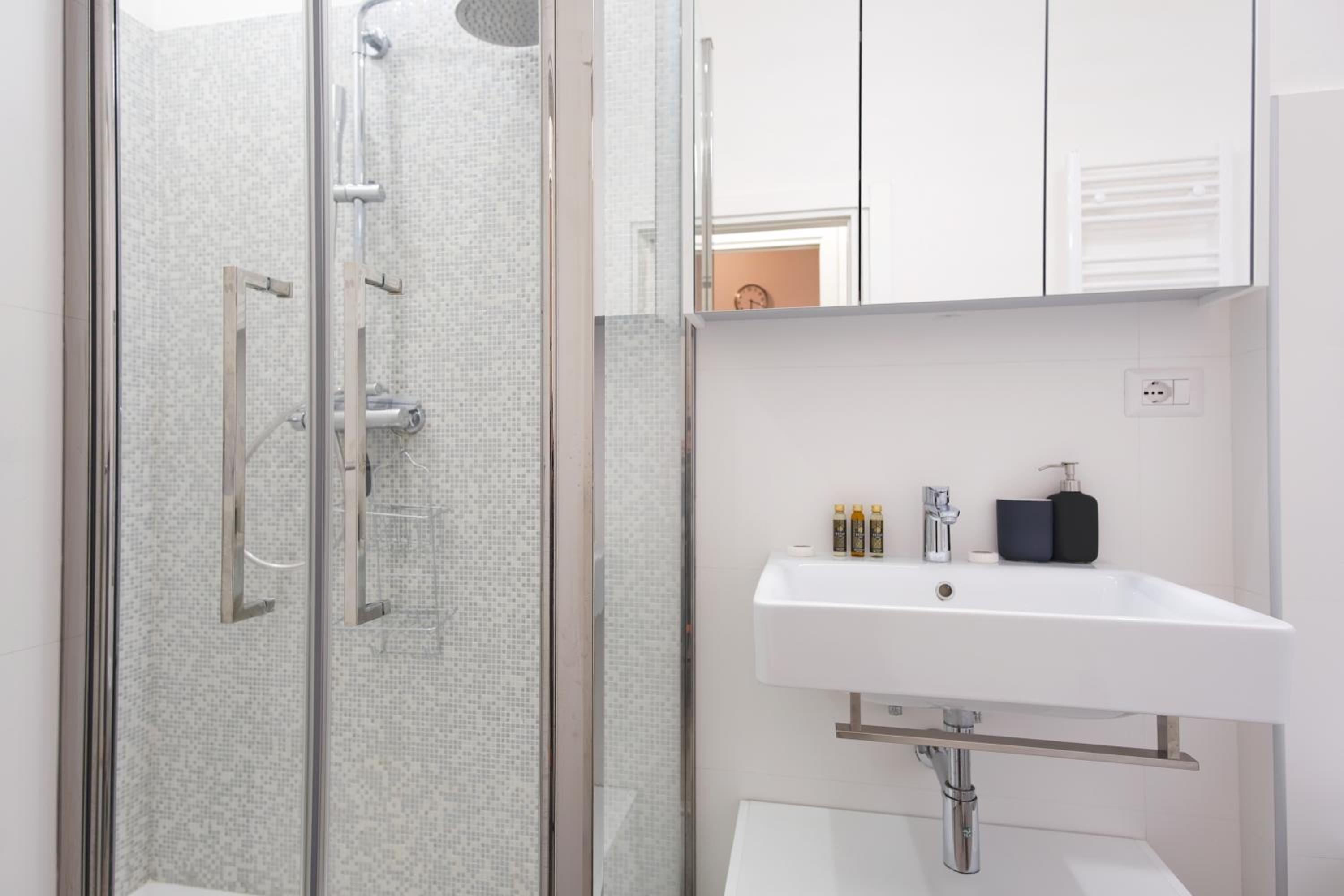 Elegantis Trastevere Modern Apartment - Comfort in Rome Most Charming District