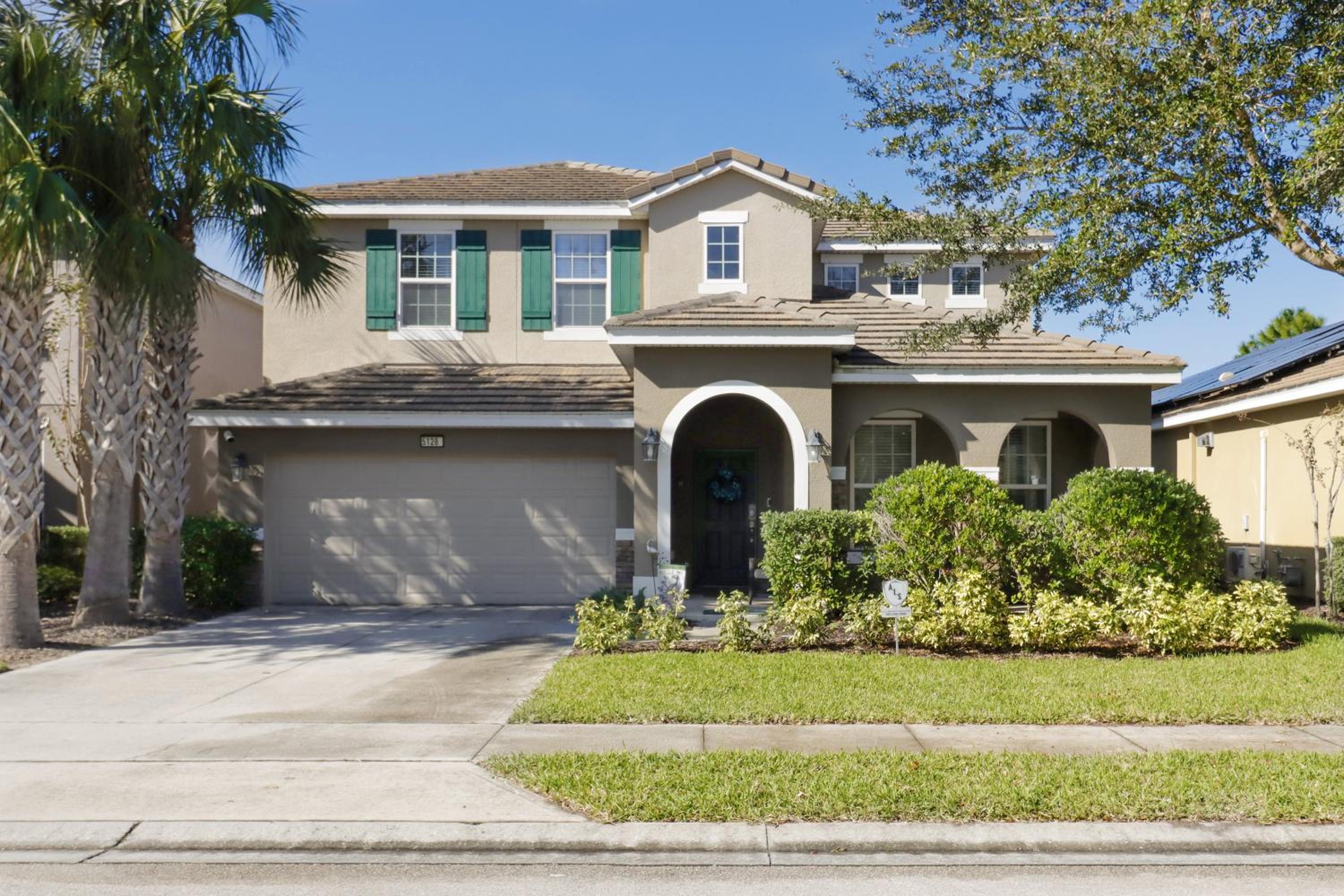Ideal for Families Solterra Vacation Home with Sunny Pool Deck with Pool and Spa and Games Room Nr Disney