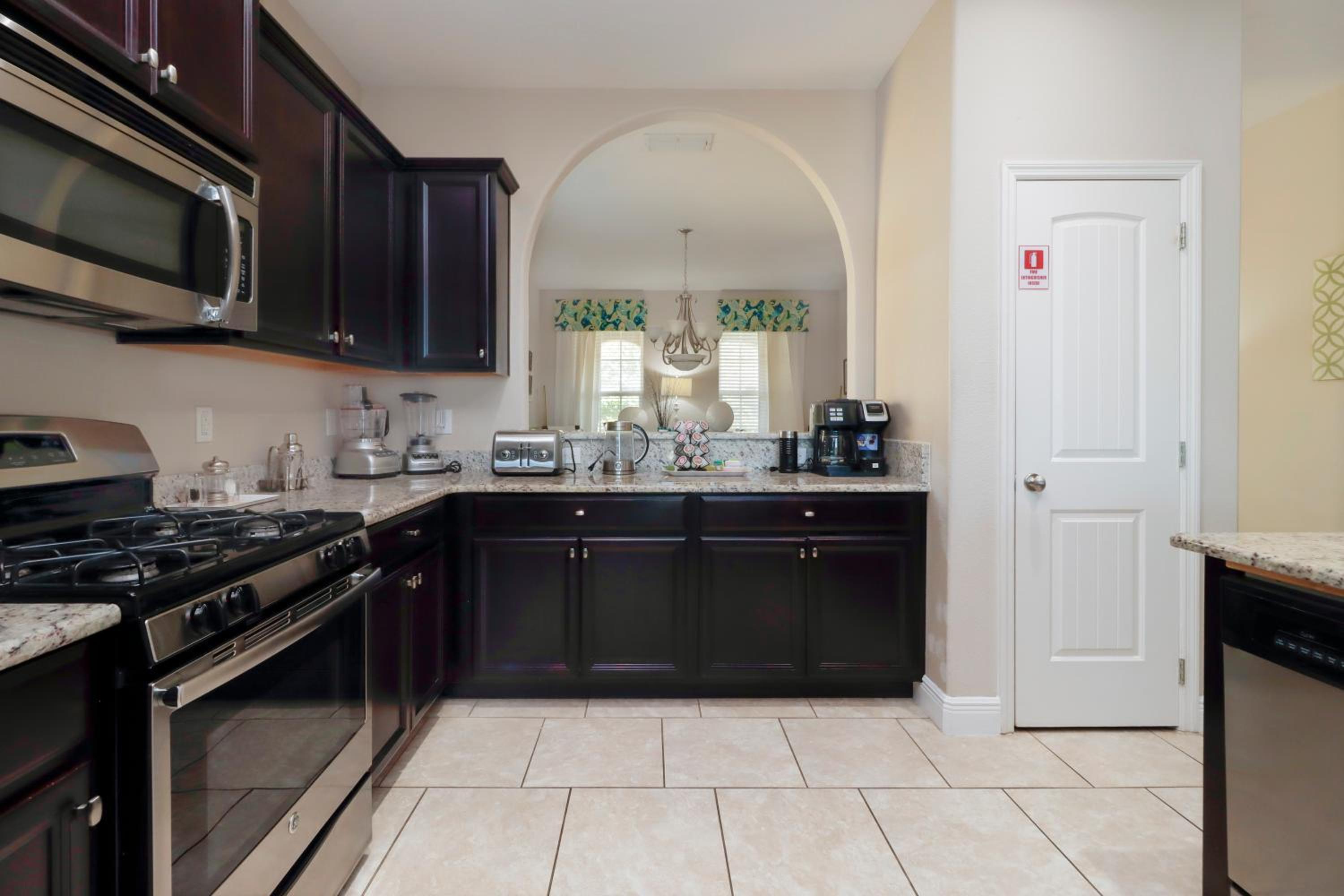 Ideal for Families Solterra Vacation Home with Sunny Pool Deck with Pool and Spa and Games Room Nr Disney