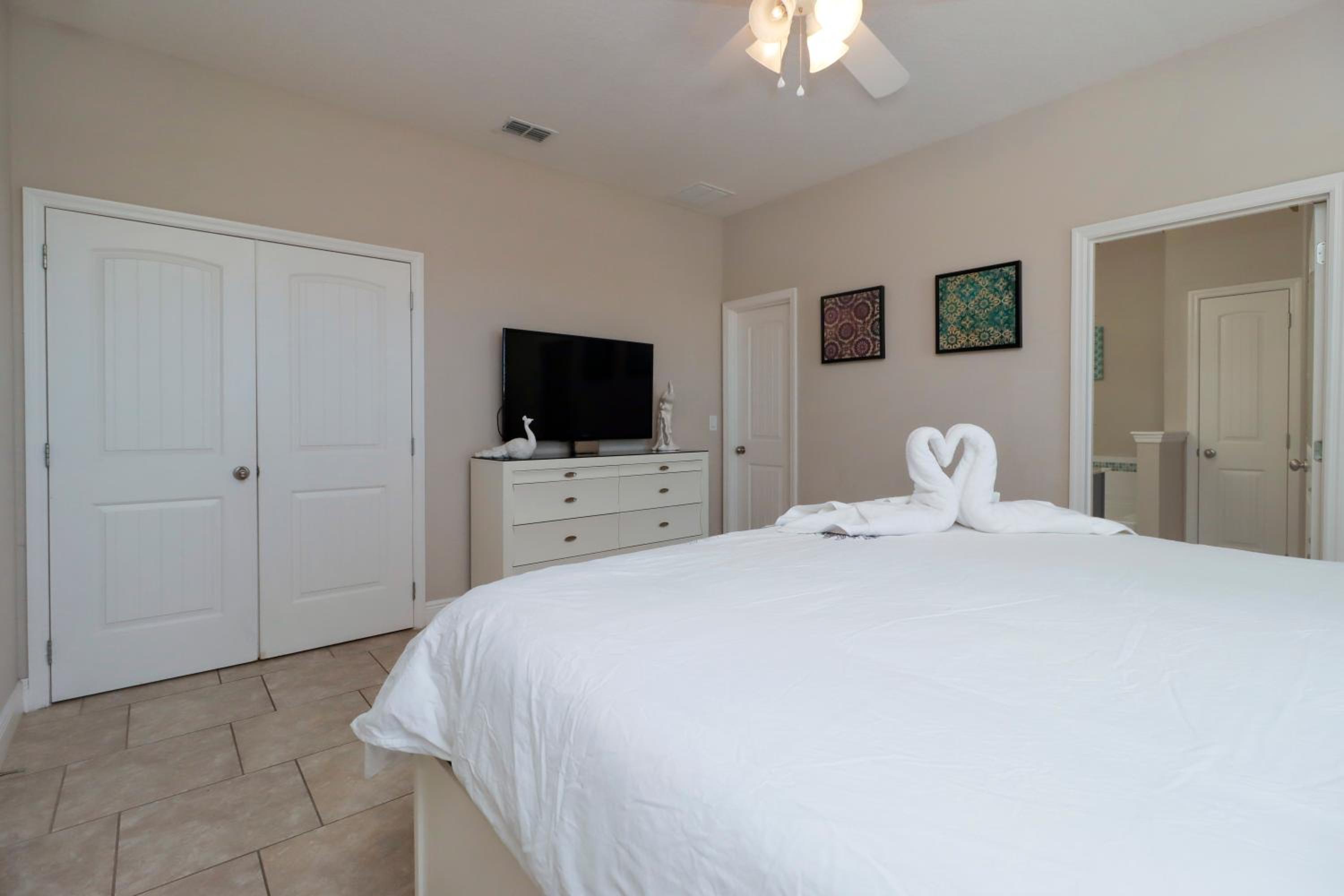 Ideal for Families Solterra Vacation Home with Sunny Pool Deck with Pool and Spa and Games Room Nr Disney