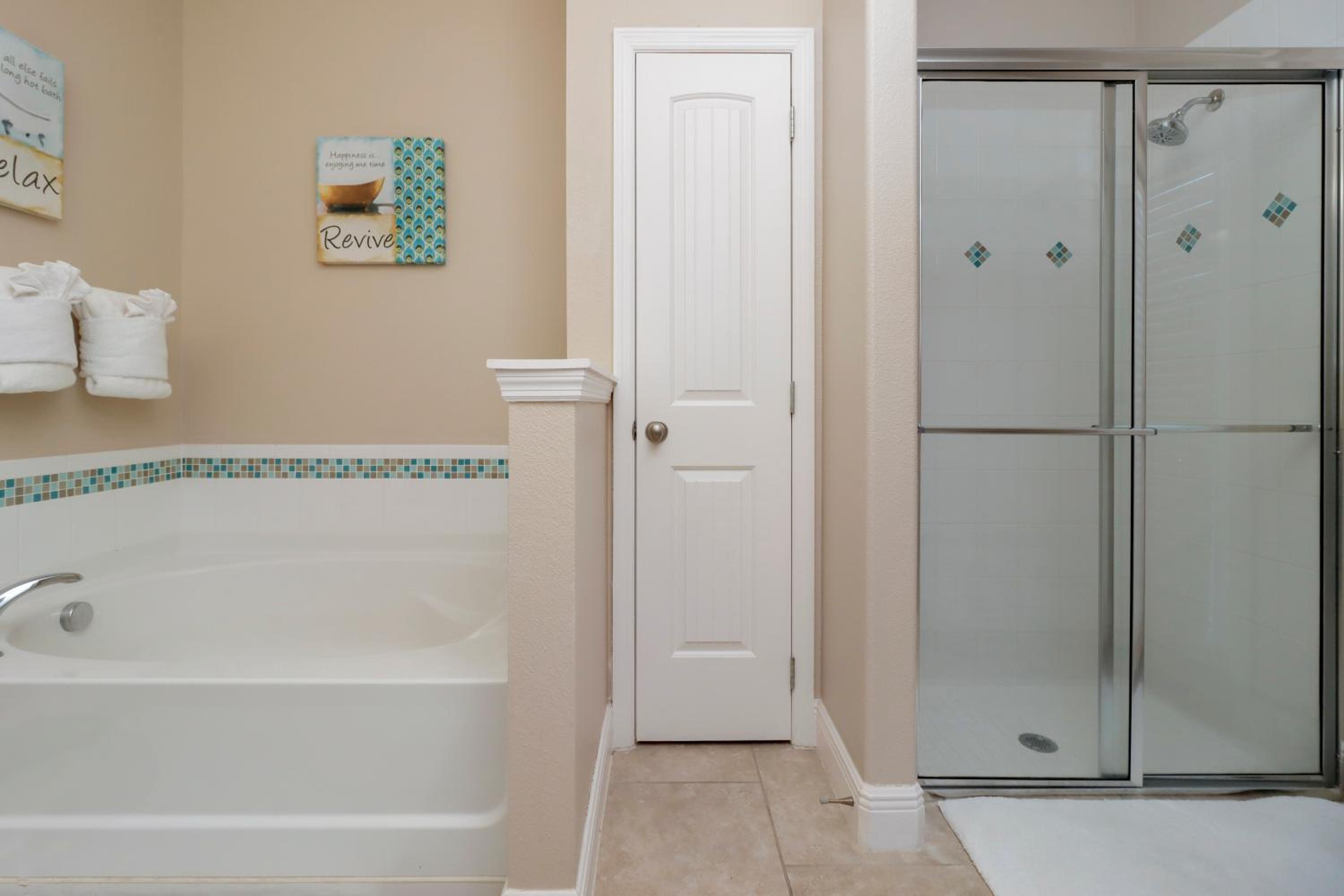 Ideal for Families Solterra Vacation Home with Sunny Pool Deck with Pool and Spa and Games Room Nr Disney