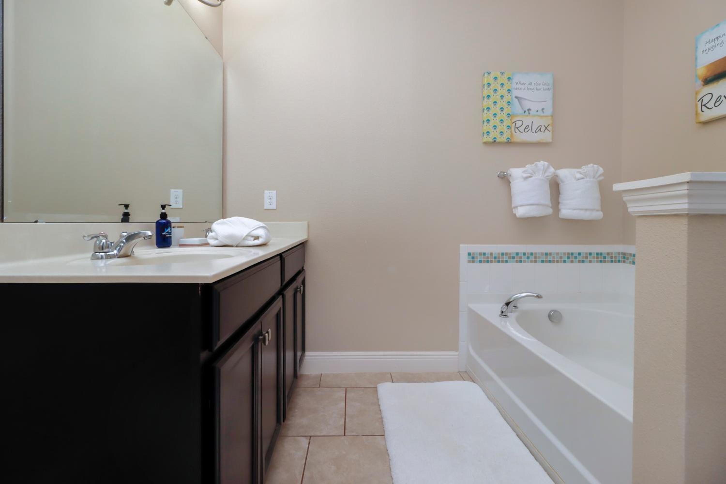 Ideal for Families Solterra Vacation Home with Sunny Pool Deck with Pool and Spa and Games Room Nr Disney