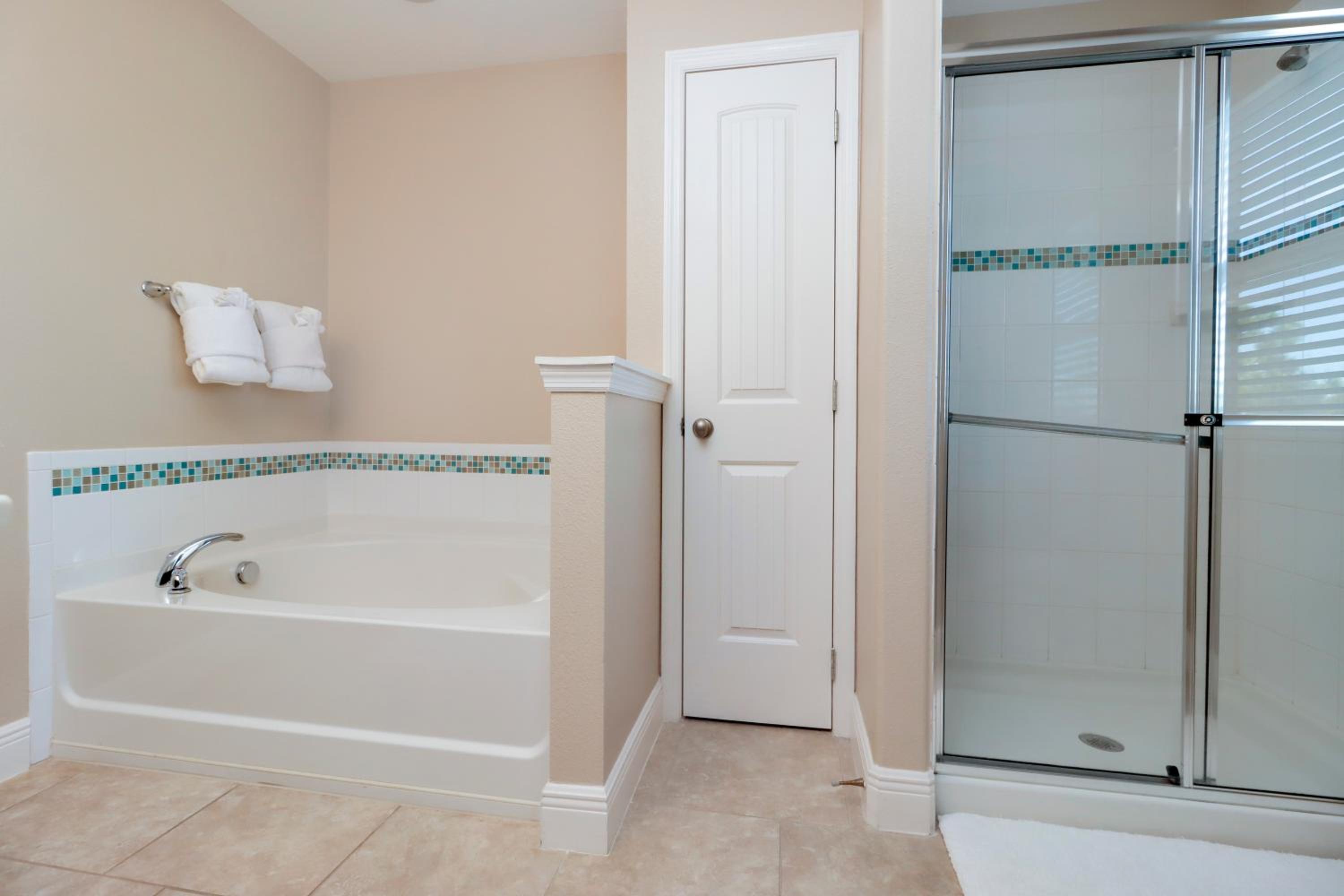 Ideal for Families Solterra Vacation Home with Sunny Pool Deck with Pool and Spa and Games Room Nr Disney