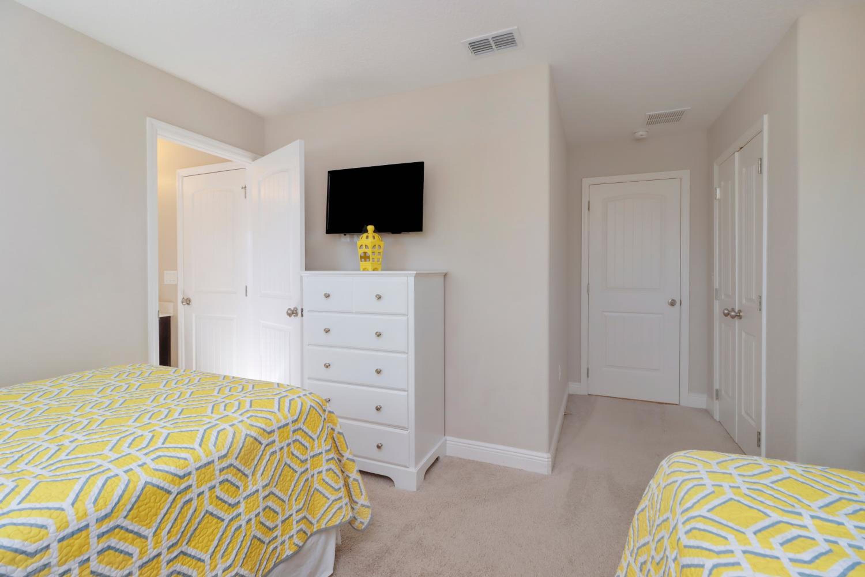 Ideal for Families Solterra Vacation Home with Sunny Pool Deck with Pool and Spa and Games Room Nr Disney