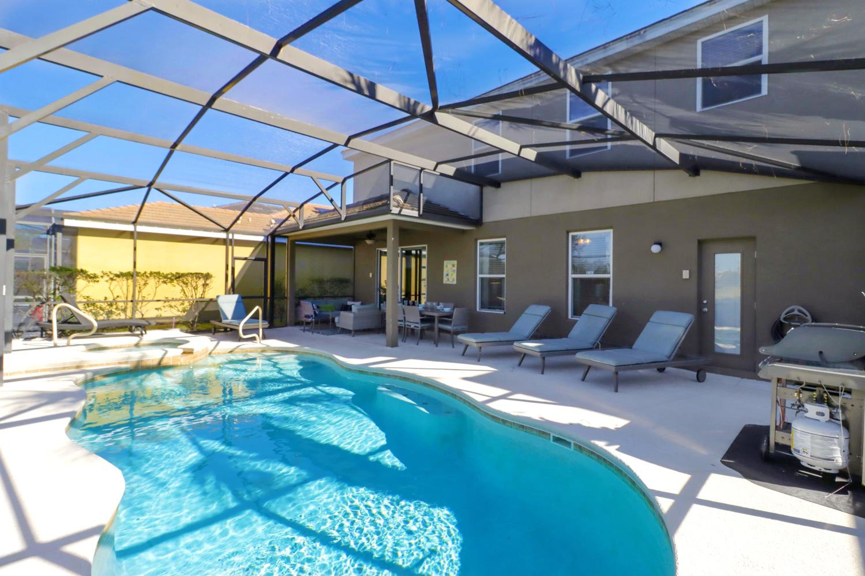 Ideal for Families Solterra Vacation Home with Sunny Pool Deck with Pool and Spa and Games Room Nr Disney