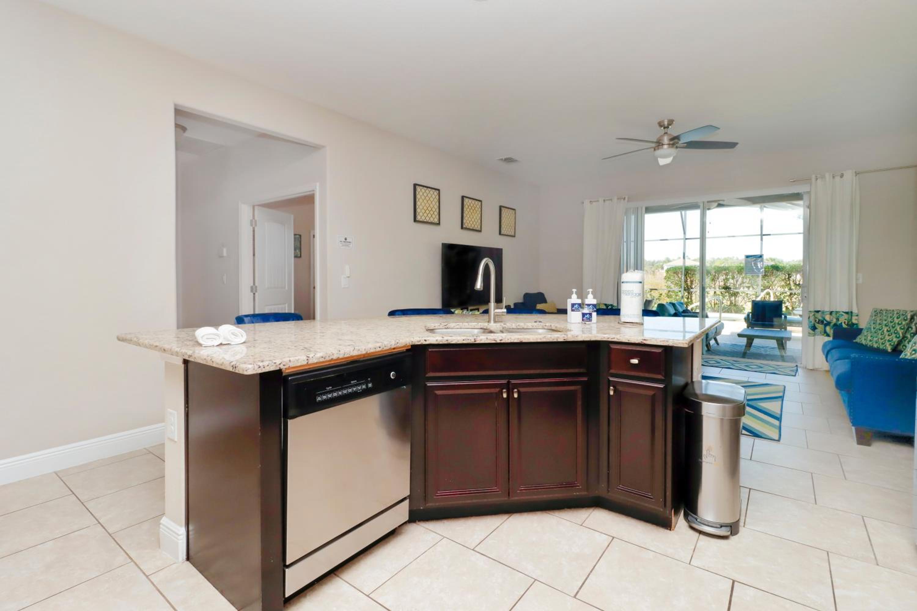 Ideal for Families Solterra Vacation Home with Sunny Pool Deck with Pool and Spa and Games Room Nr Disney