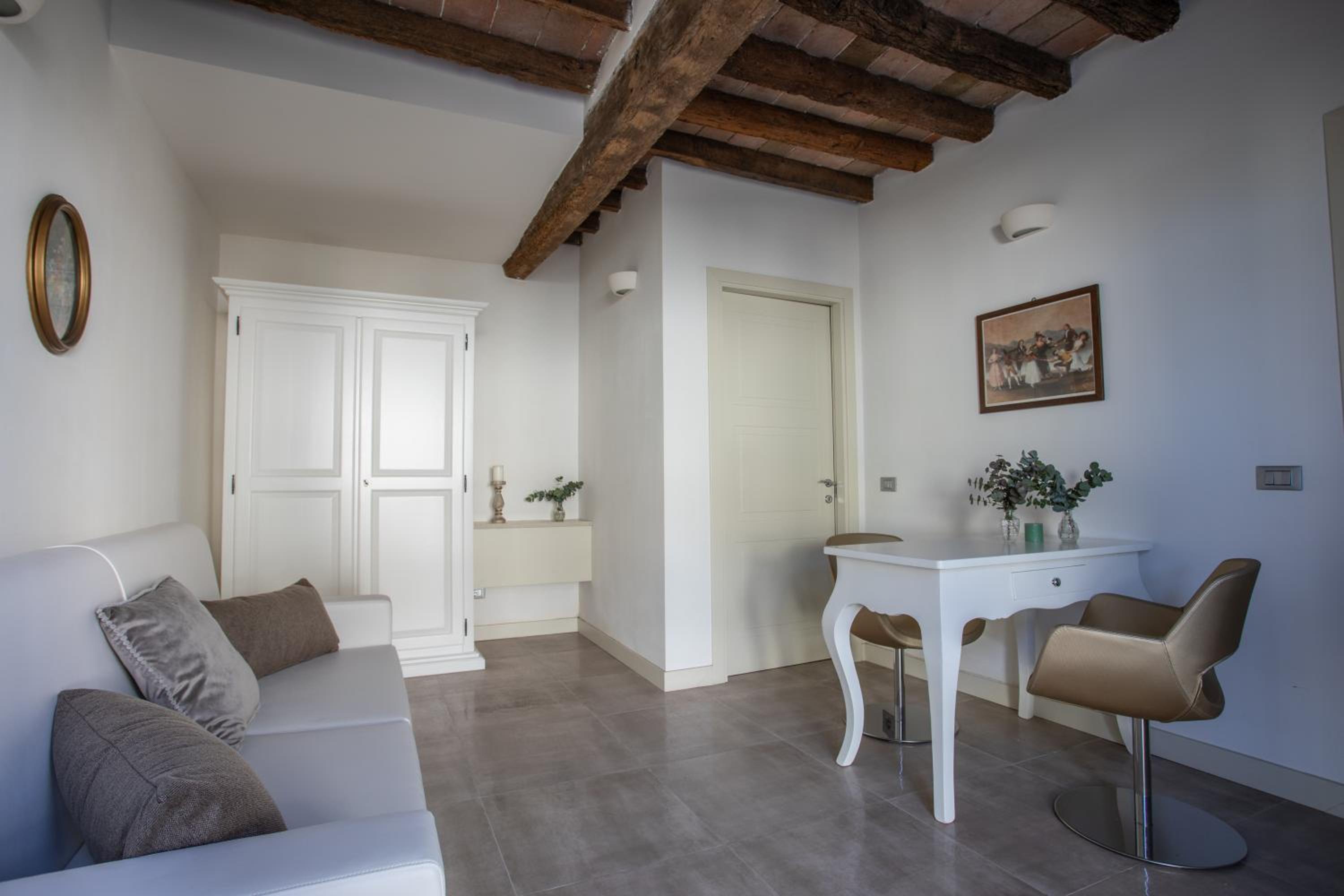 Cattania Suites and Rooms