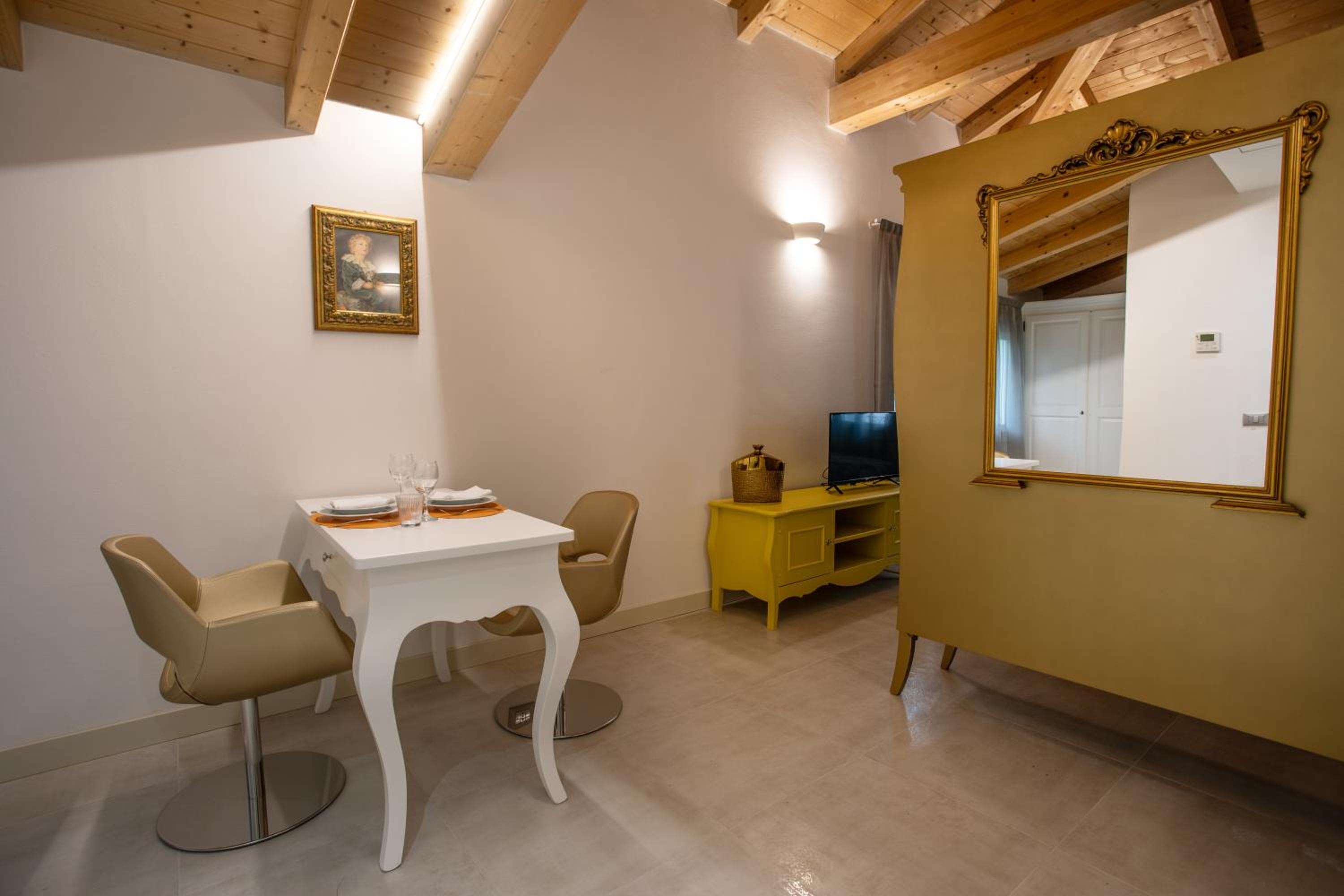 Cattania Suites and Rooms