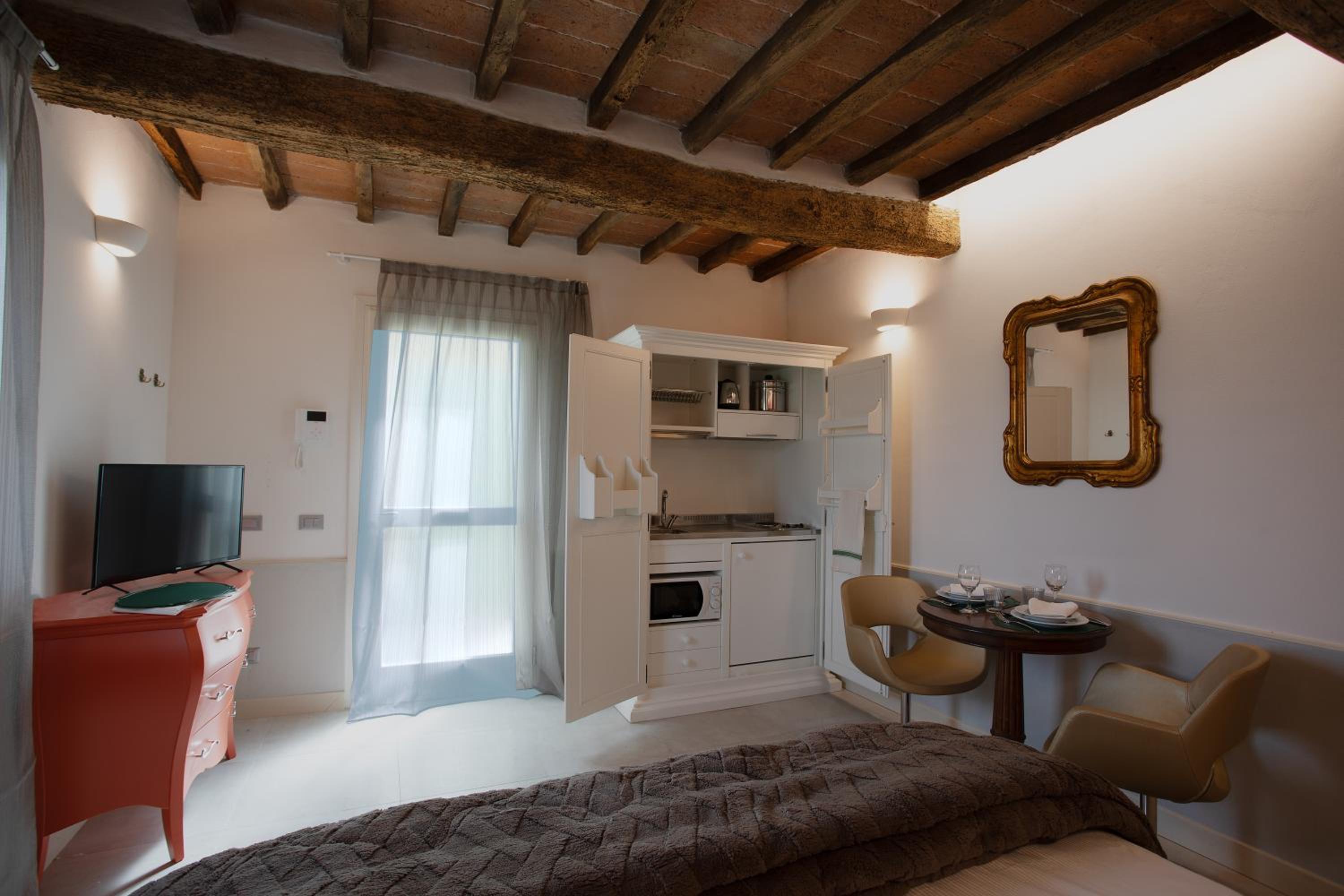 Cattania Suites and Rooms