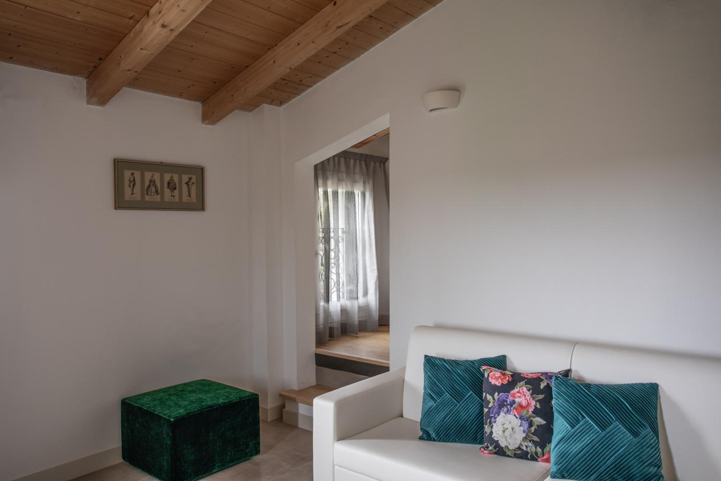 Cattania Suites and Rooms