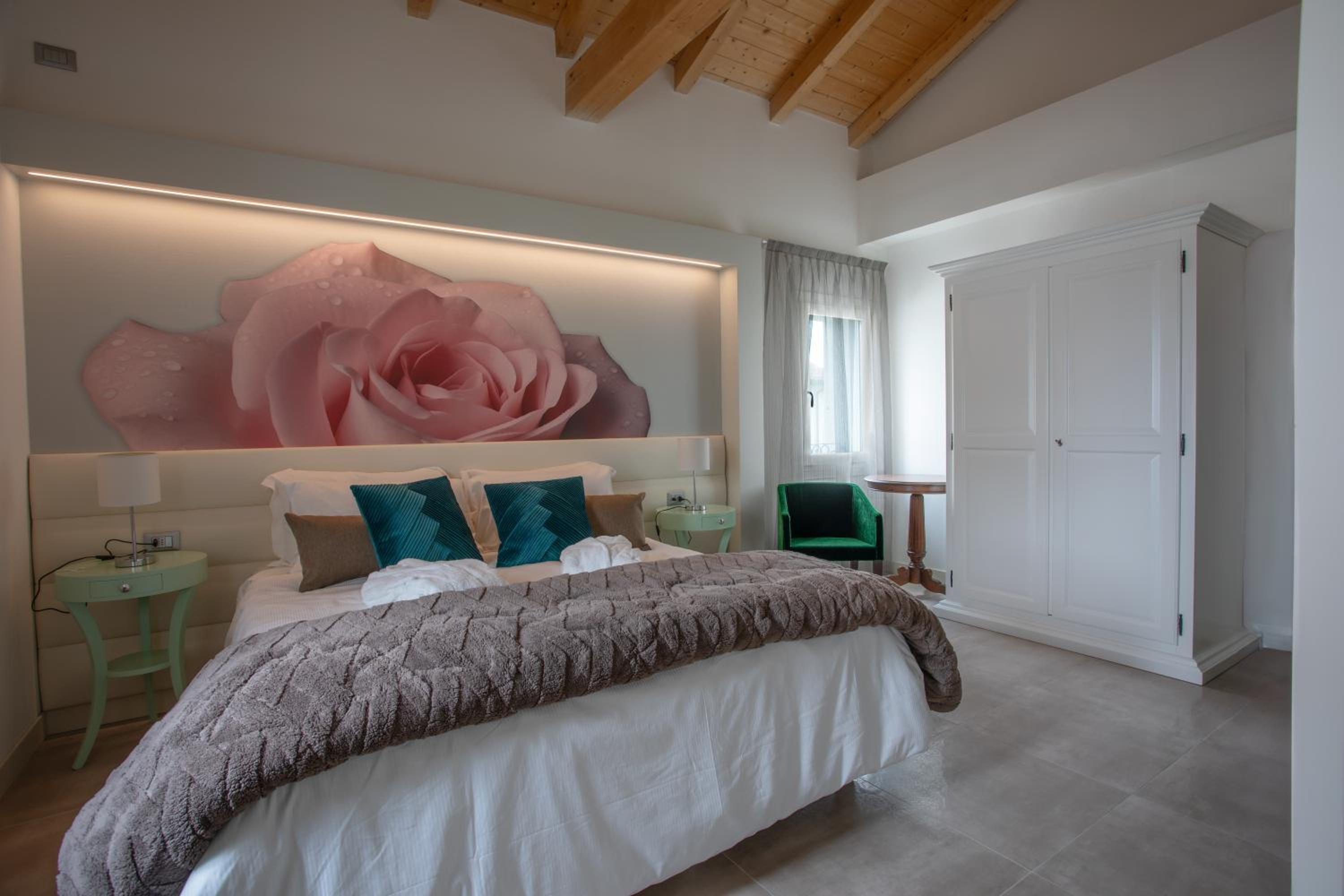 Cattania Suites and Rooms