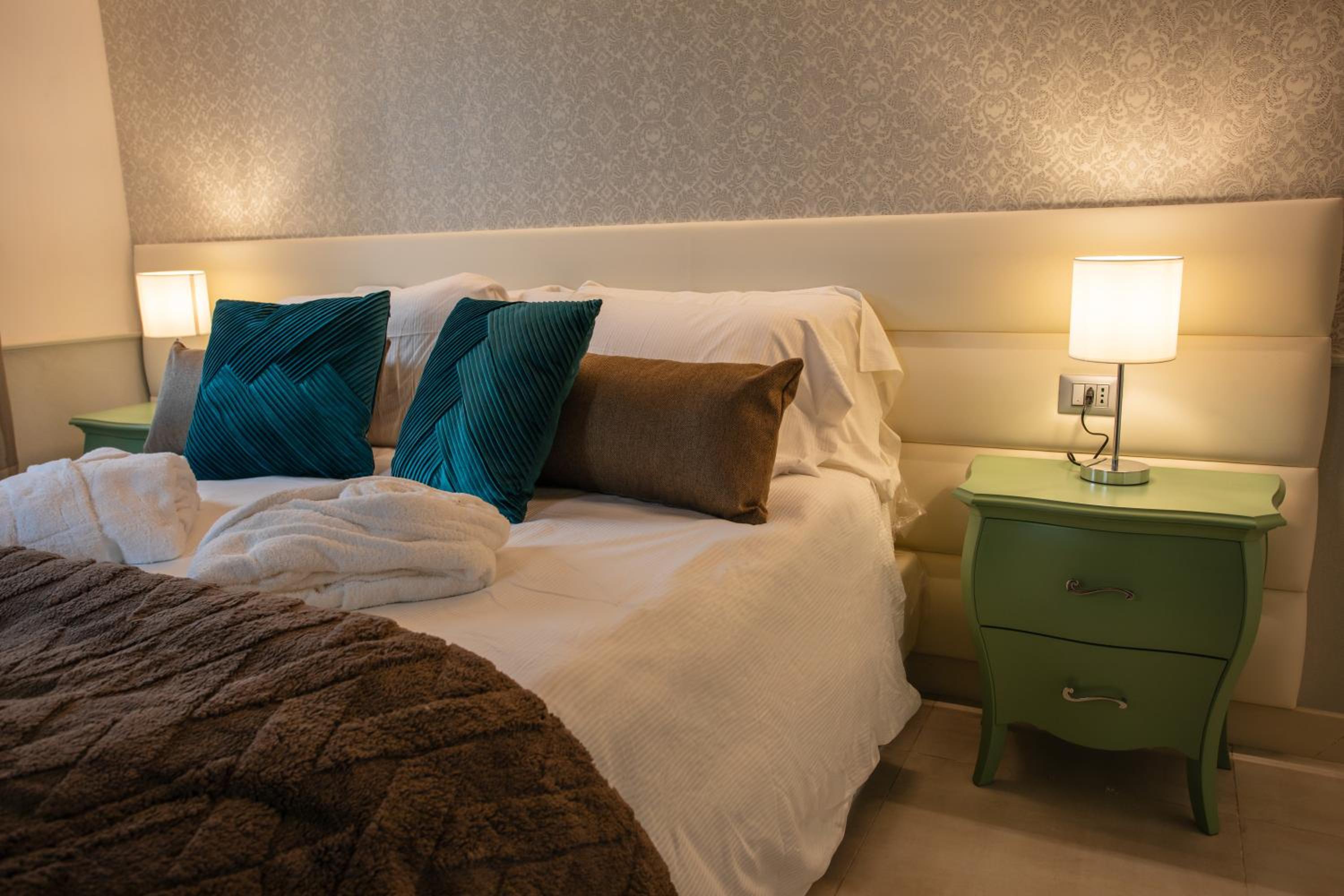 Cattania Suites and Rooms