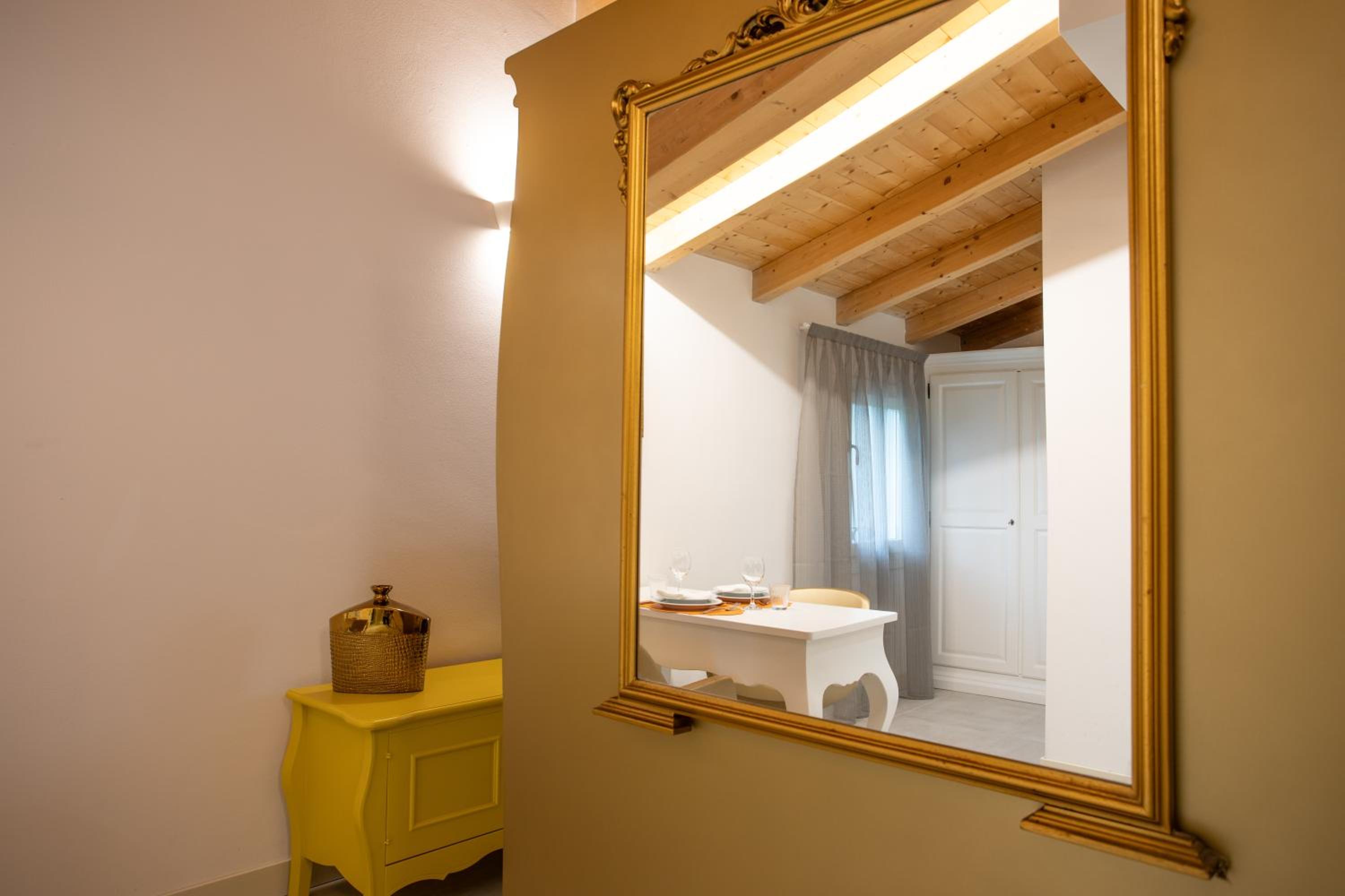 Cattania Suites and Rooms