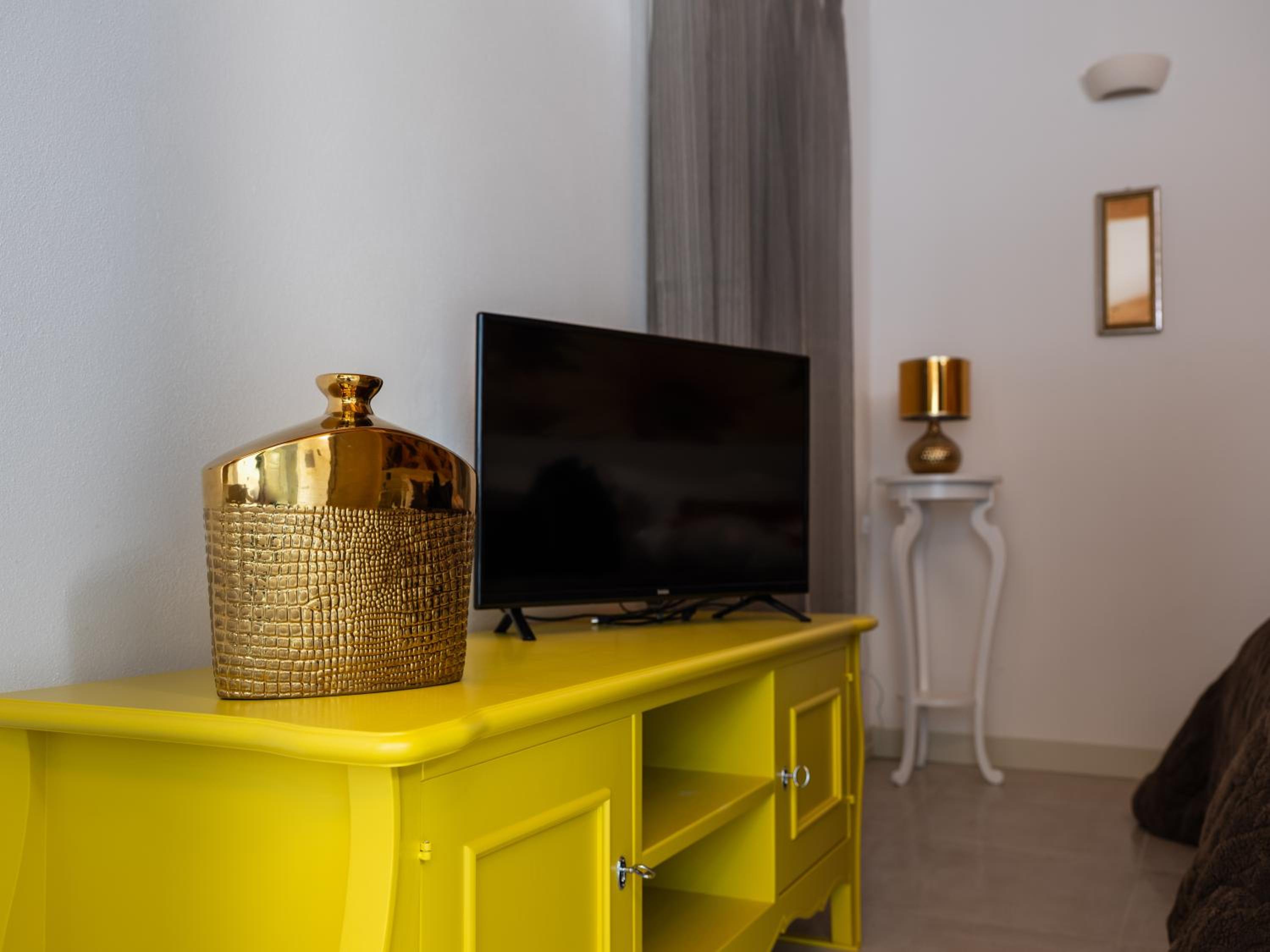 Cattania Suites and Rooms