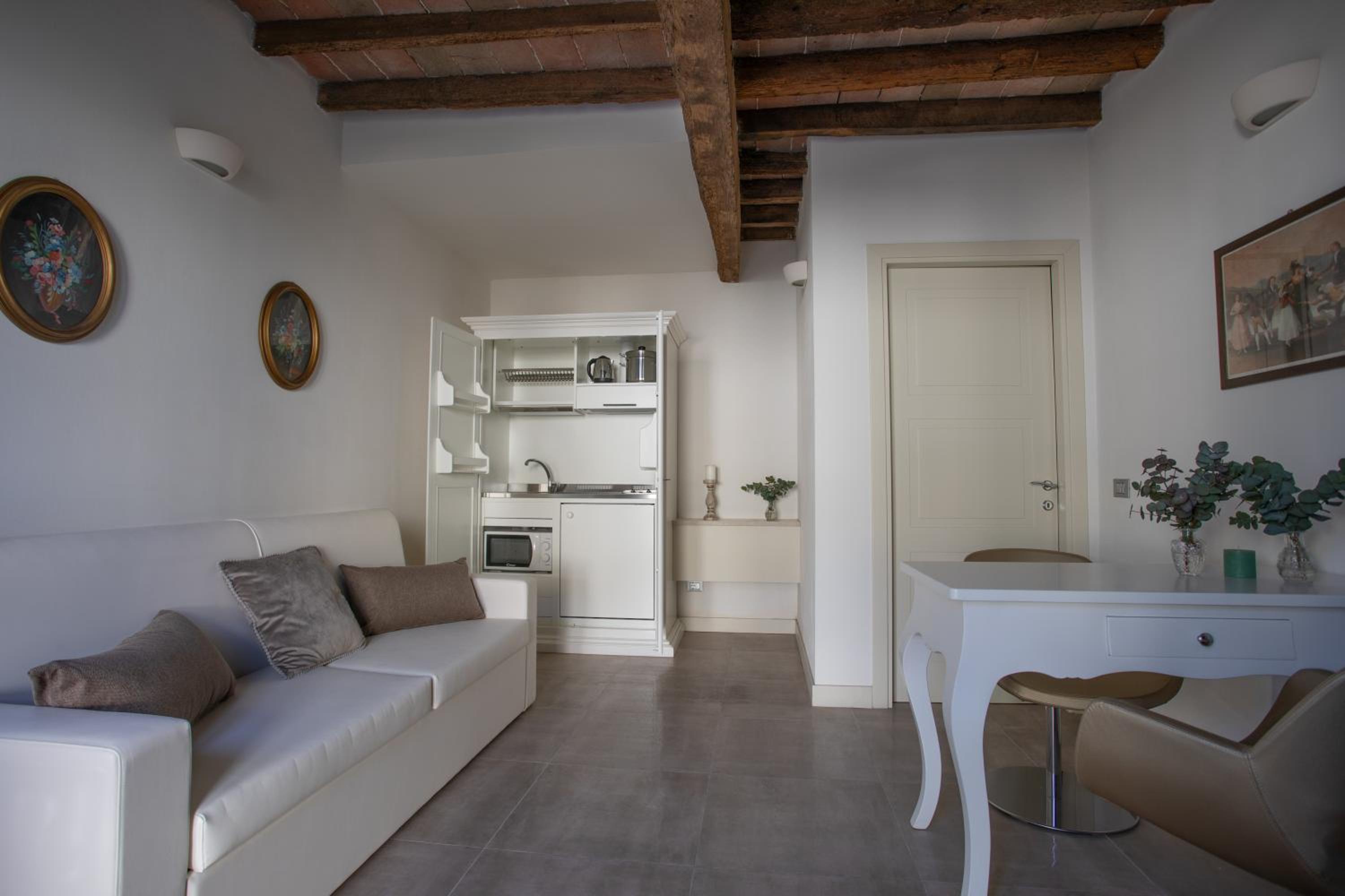 Cattania Suites and Rooms