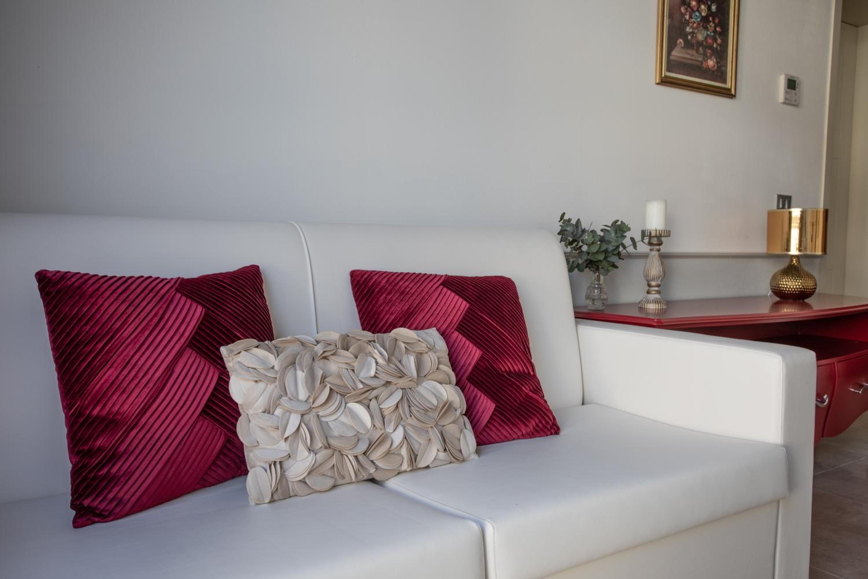 Cattania Suites and Rooms