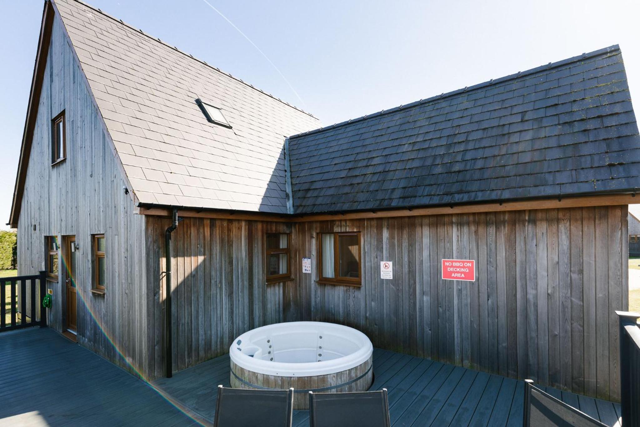 James Ville Marina, Lodge 9