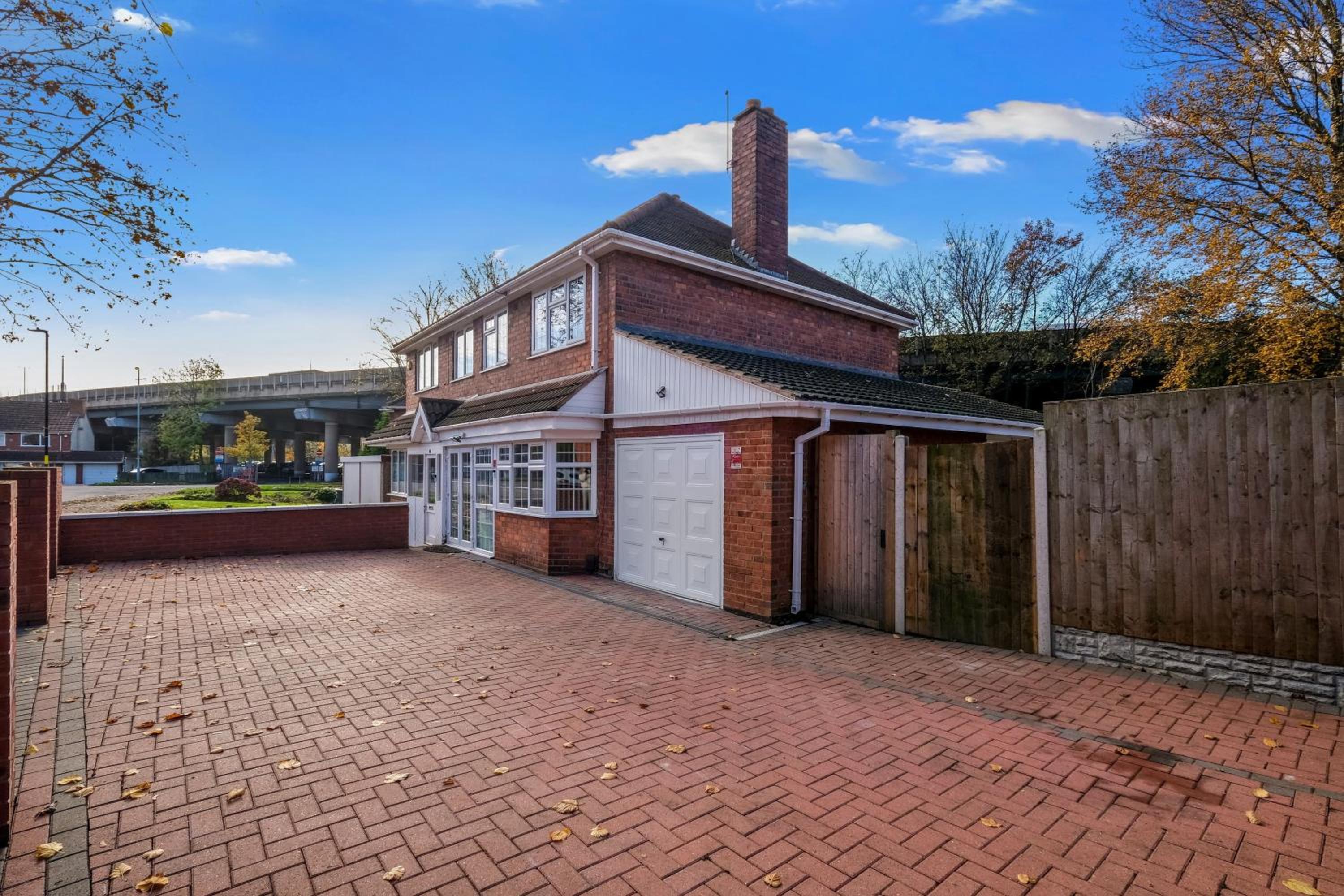 Family-Friendly 4-Bed near Parks & Transport Links