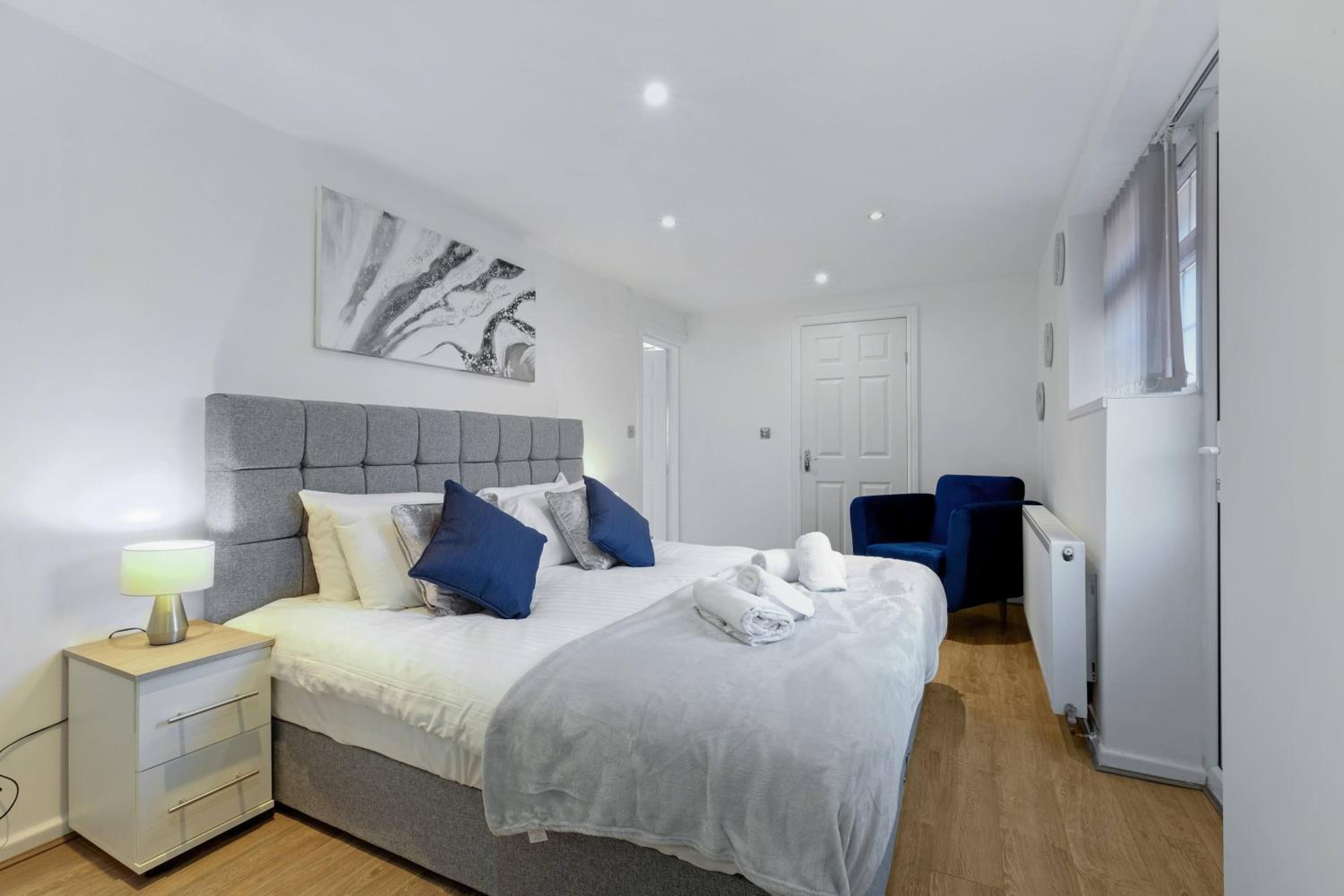 Family-Friendly 4-Bed near Parks & Transport Links