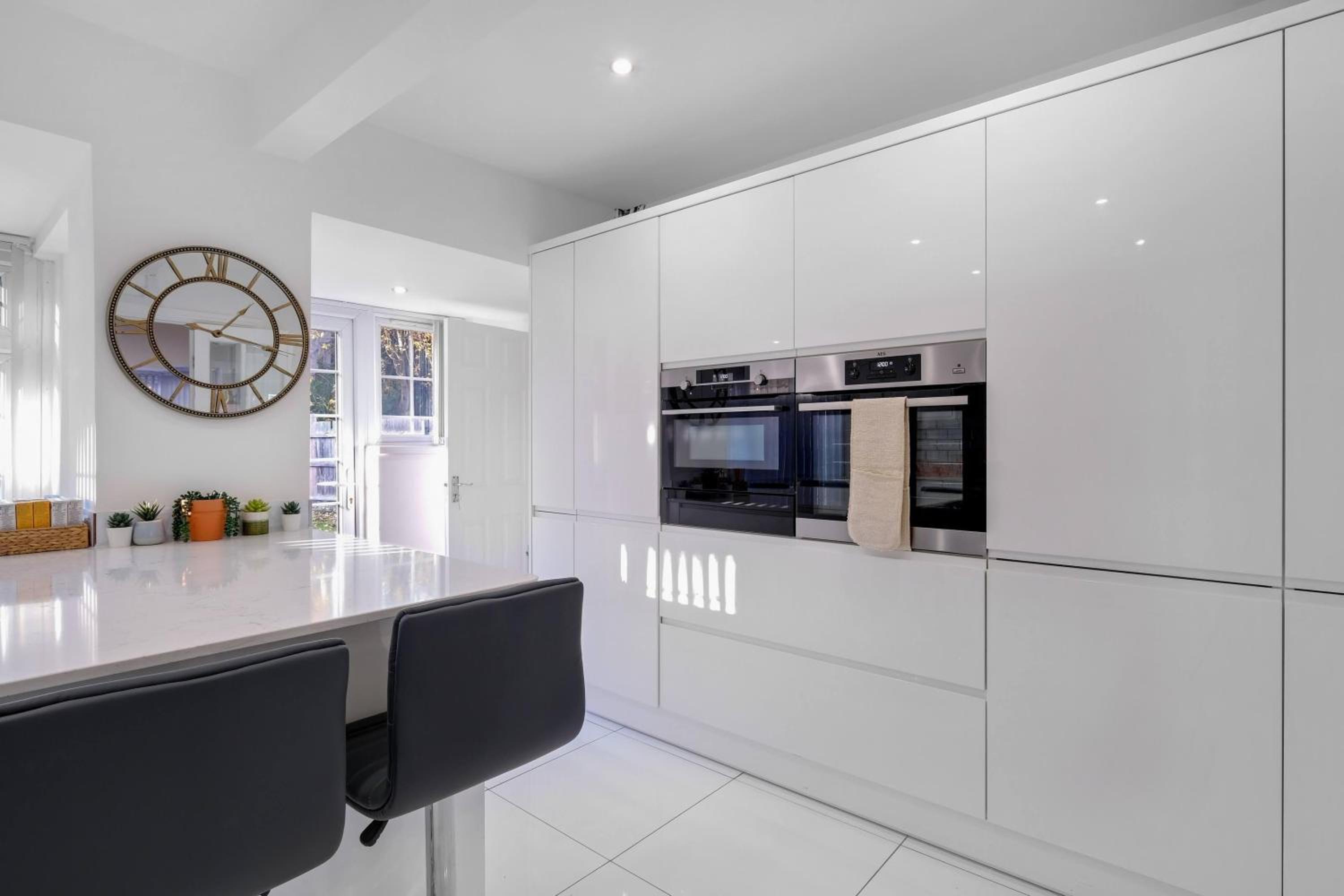 Family-Friendly 4-Bed near Parks & Transport Links