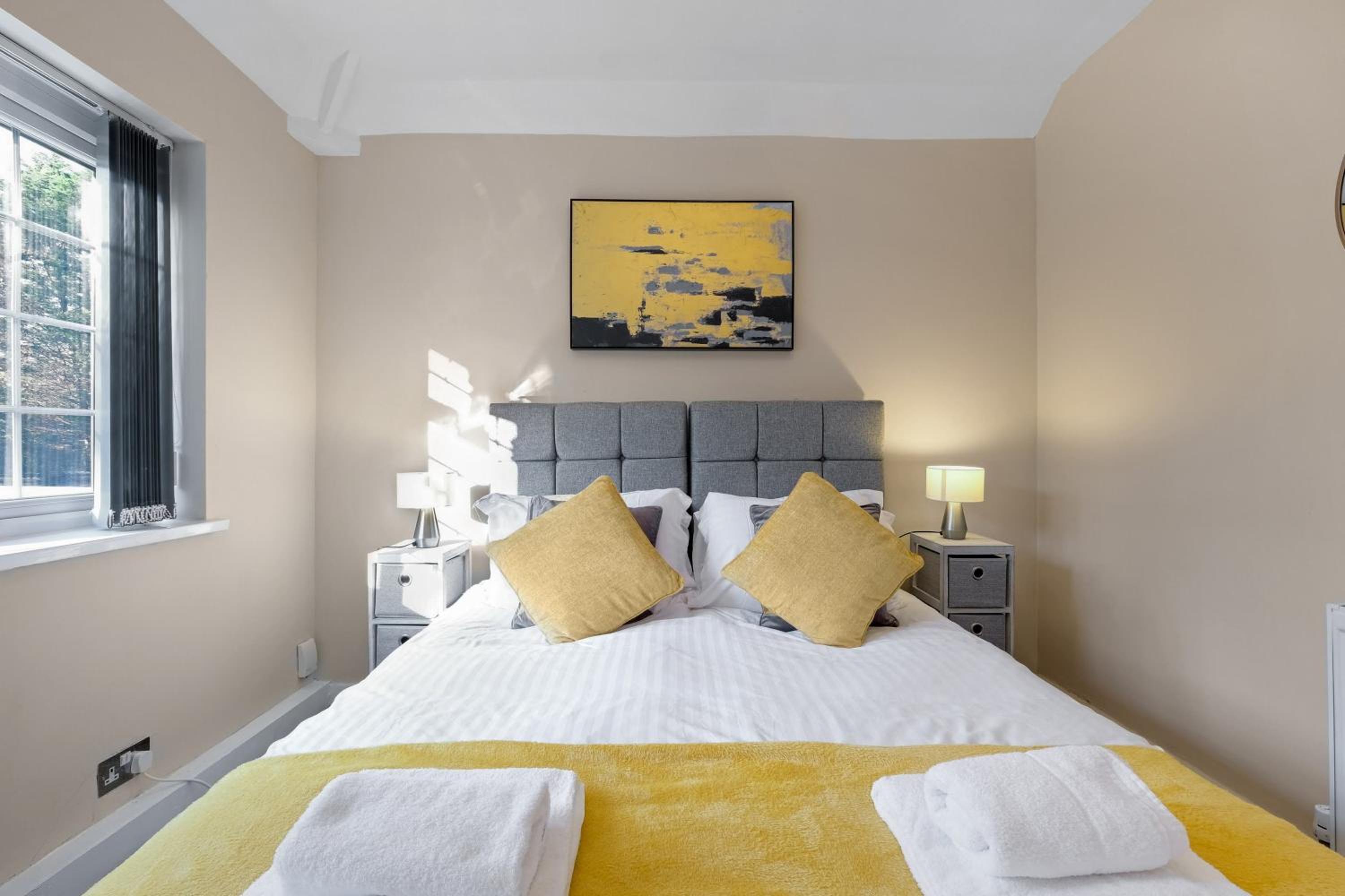 Family-Friendly 4-Bed near Parks & Transport Links