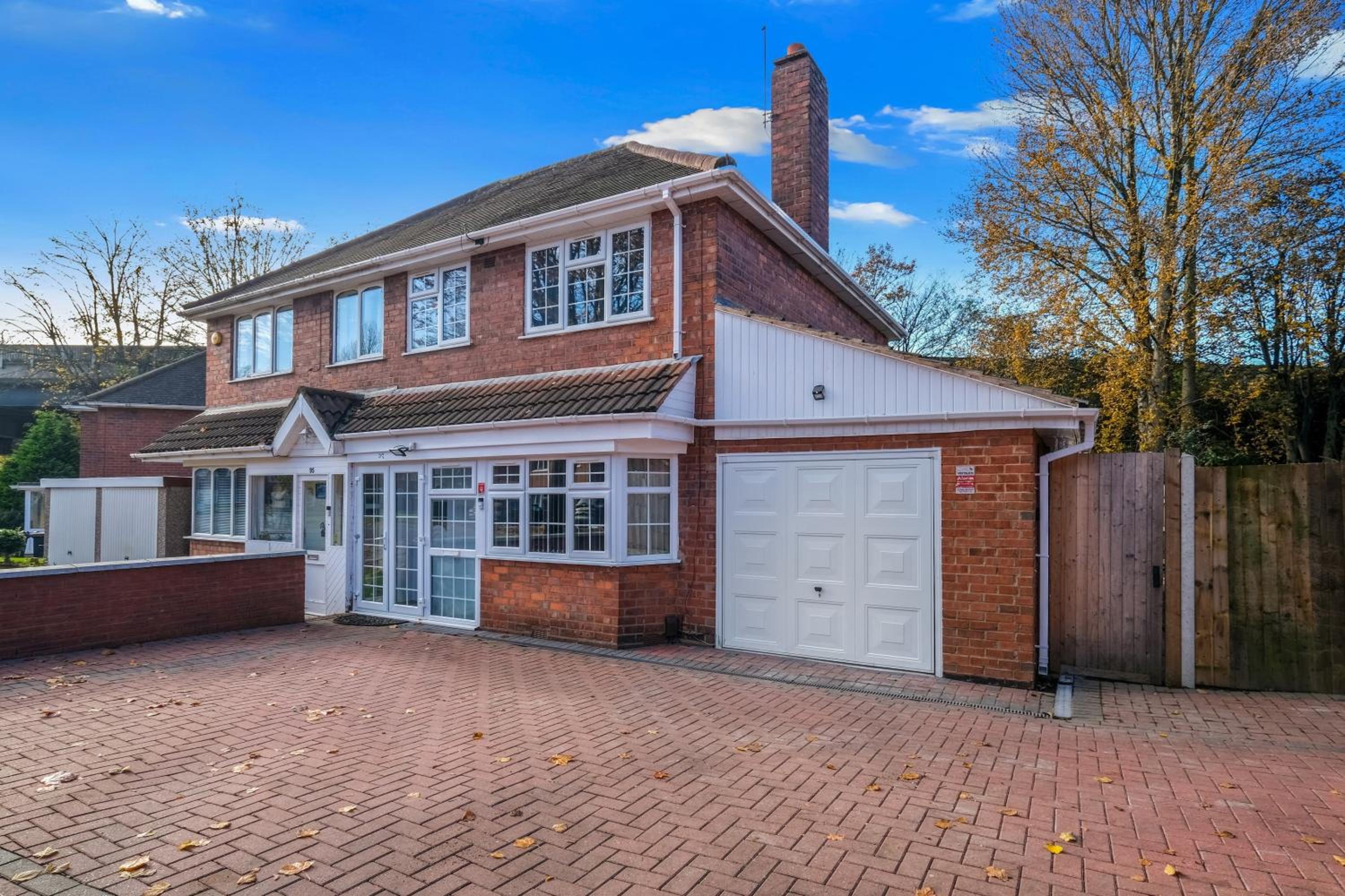 Family-Friendly 4-Bed near Parks & Transport Links