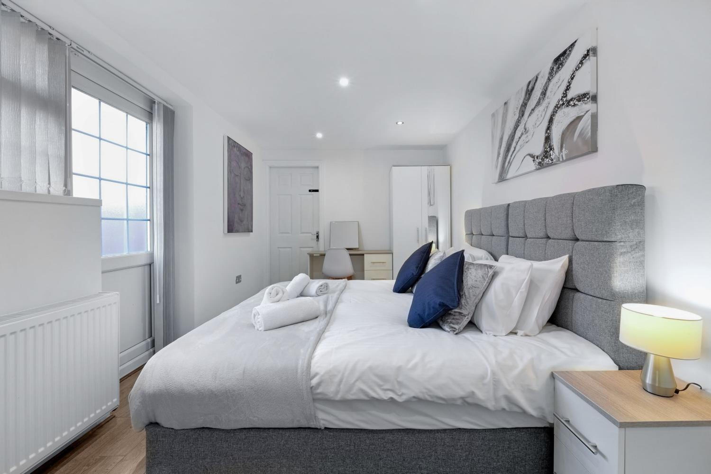 Family-Friendly 4-Bed near Parks & Transport Links