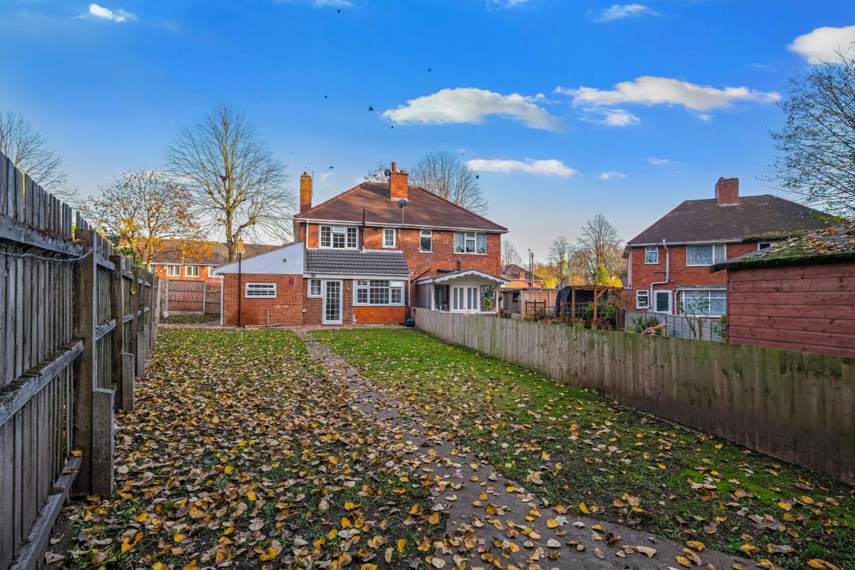 Family-Friendly 4-Bed near Parks & Transport Links