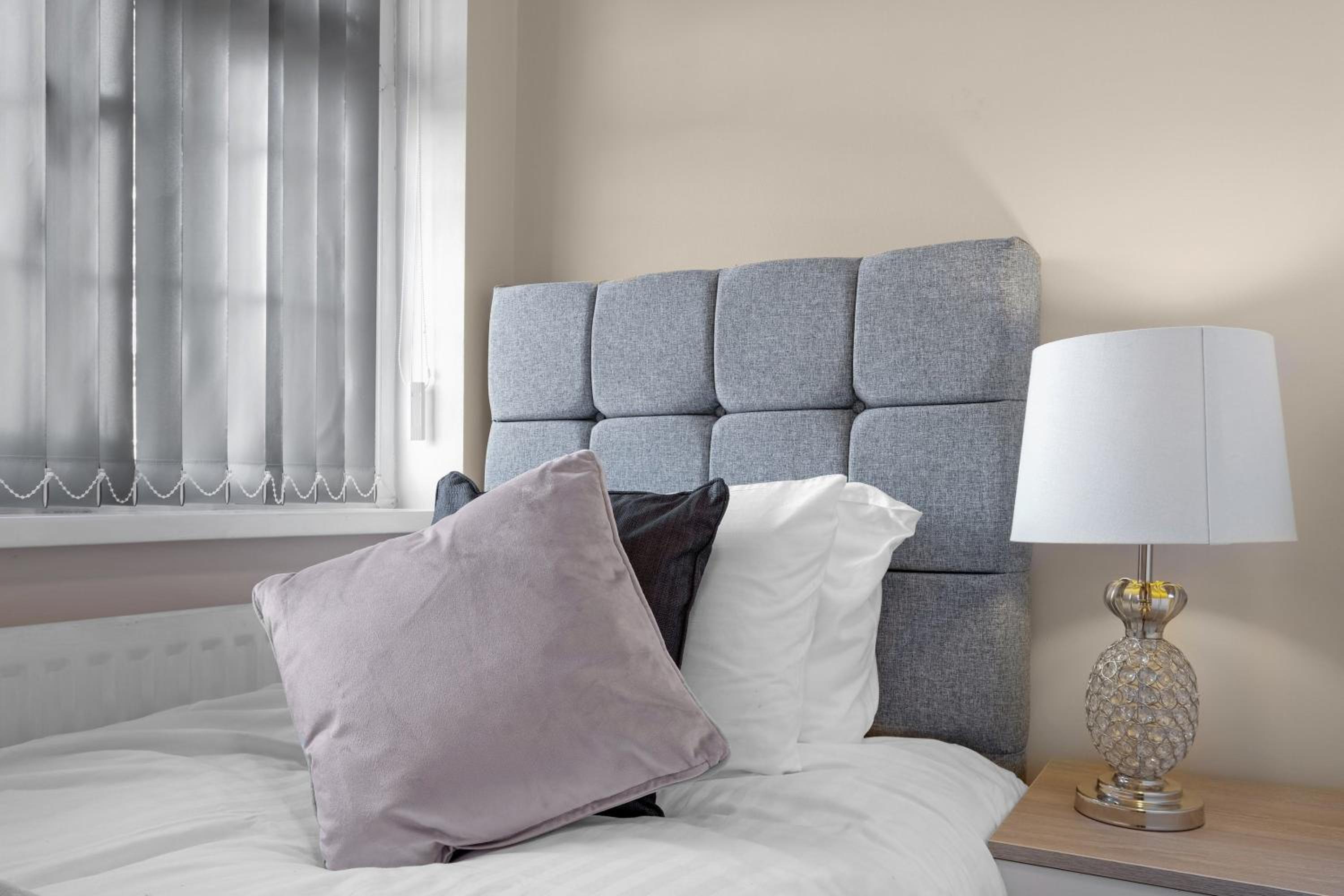 Family-Friendly 4-Bed near Parks & Transport Links