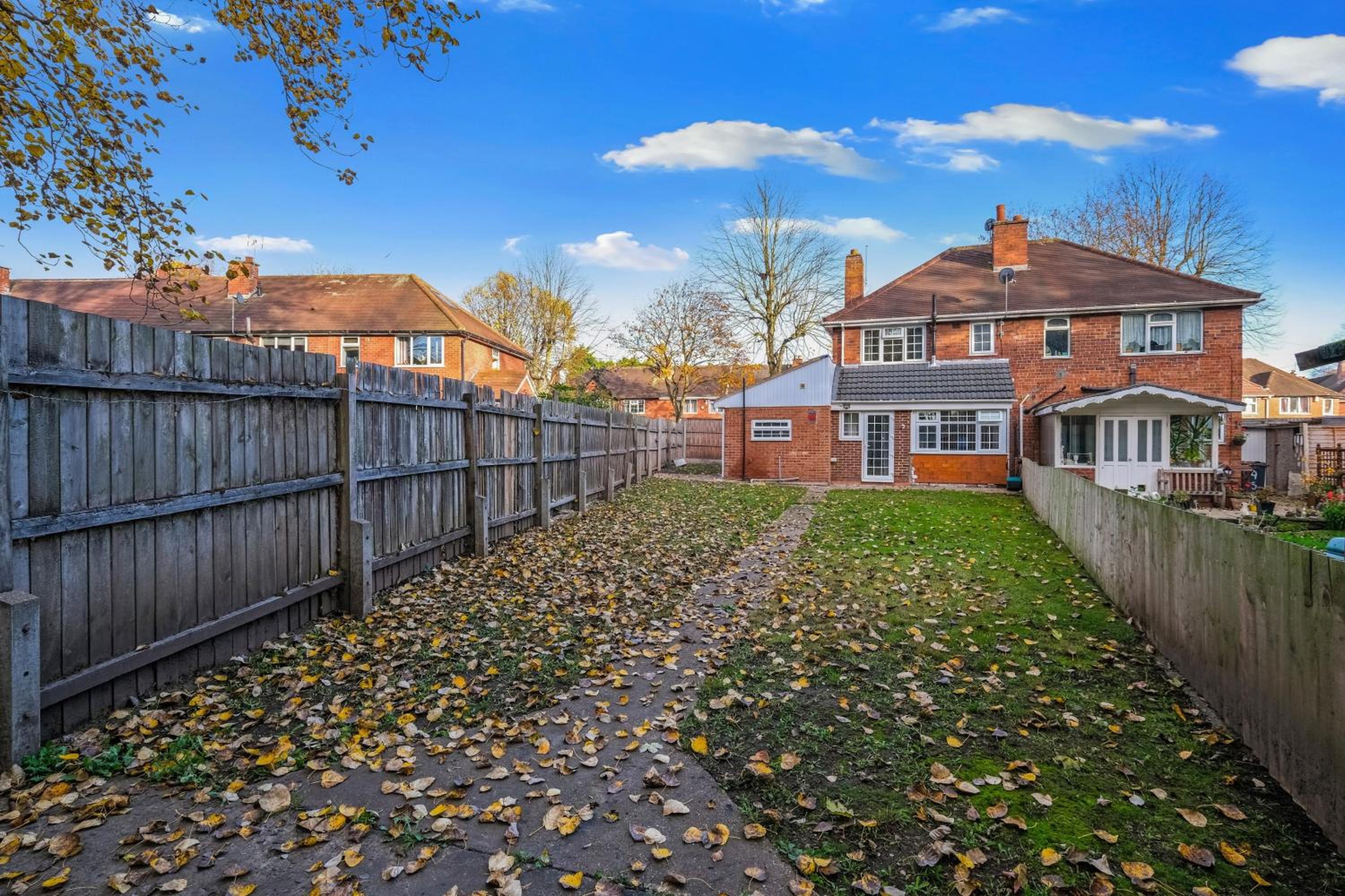 Family-Friendly 4-Bed near Parks & Transport Links