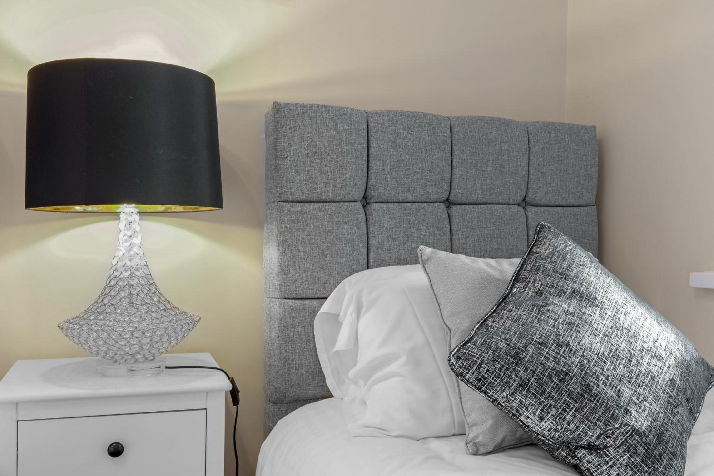 Family-Friendly 4-Bed near Parks & Transport Links