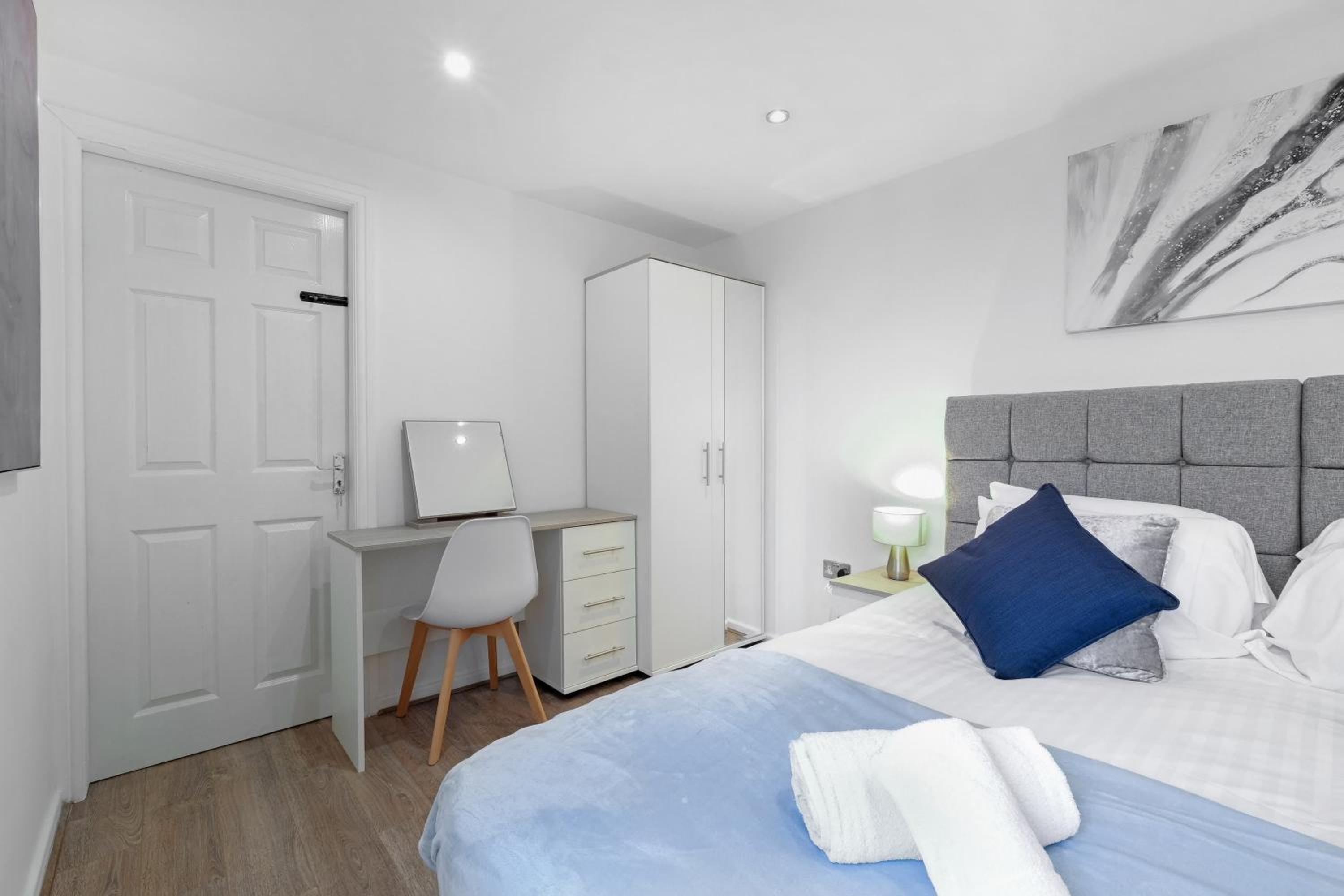 Family-Friendly 4-Bed near Parks & Transport Links