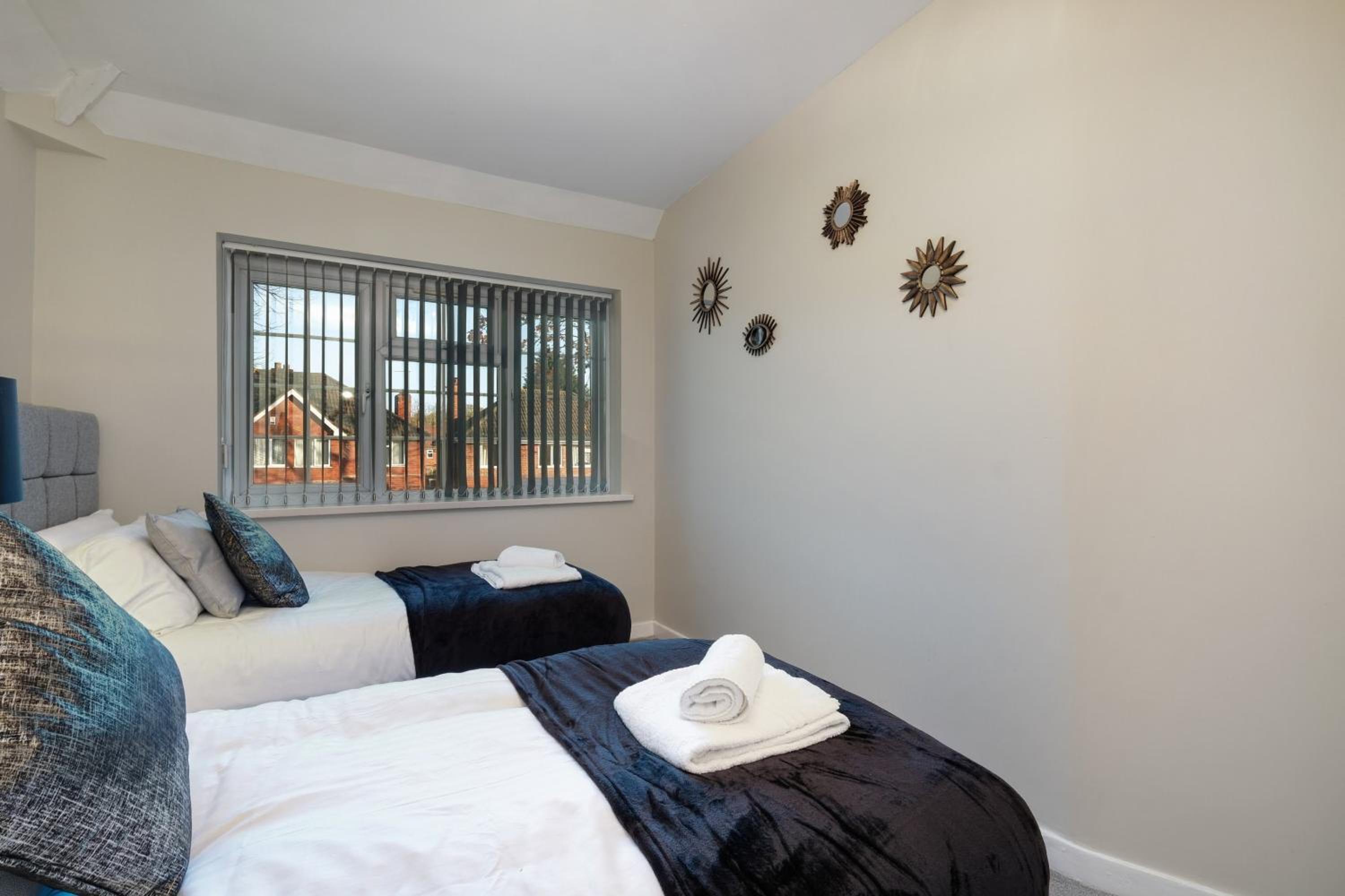 Family-Friendly 4-Bed near Parks & Transport Links