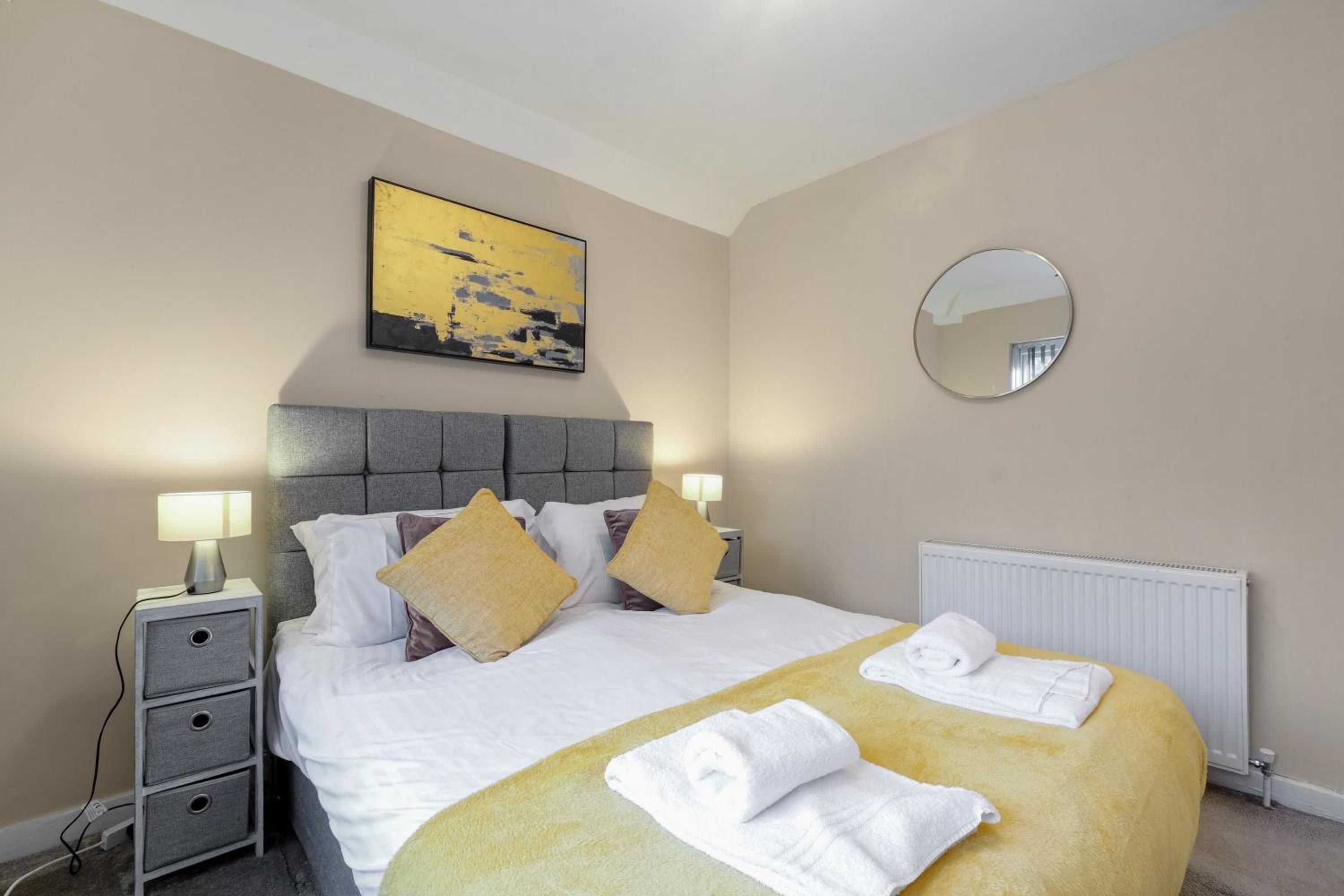 Family-Friendly 4-Bed near Parks & Transport Links