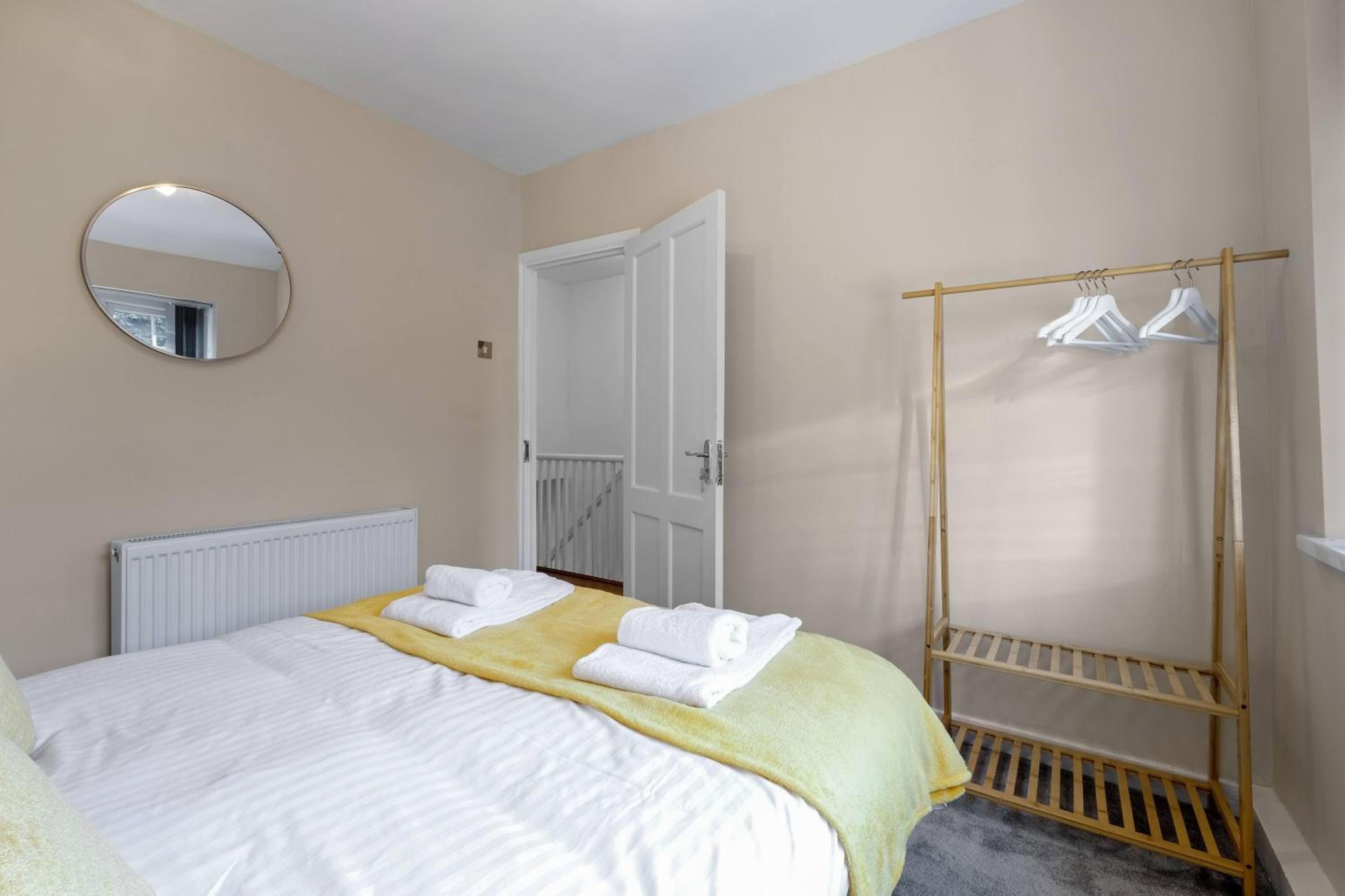 Family-Friendly 4-Bed near Parks & Transport Links