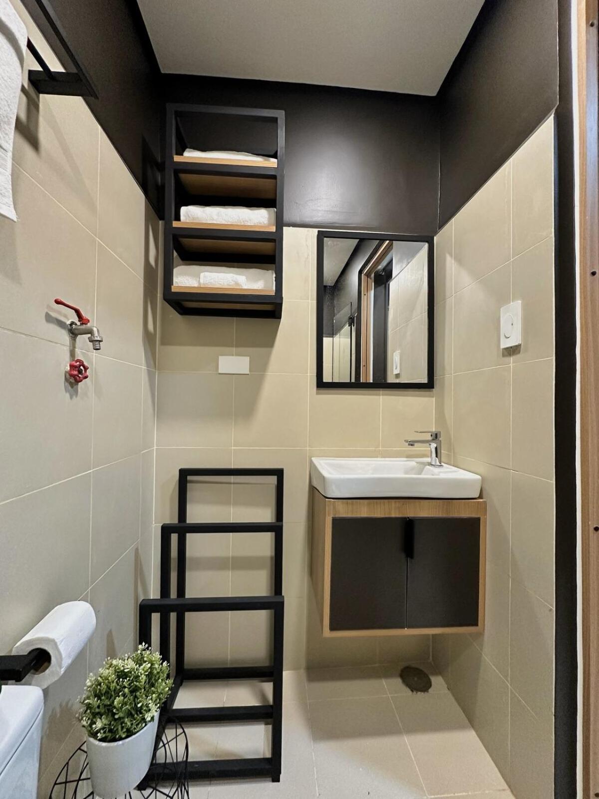 The Makati Suites at Red Residences, Premium Studio, City View, Makati CBD, Wi-fi