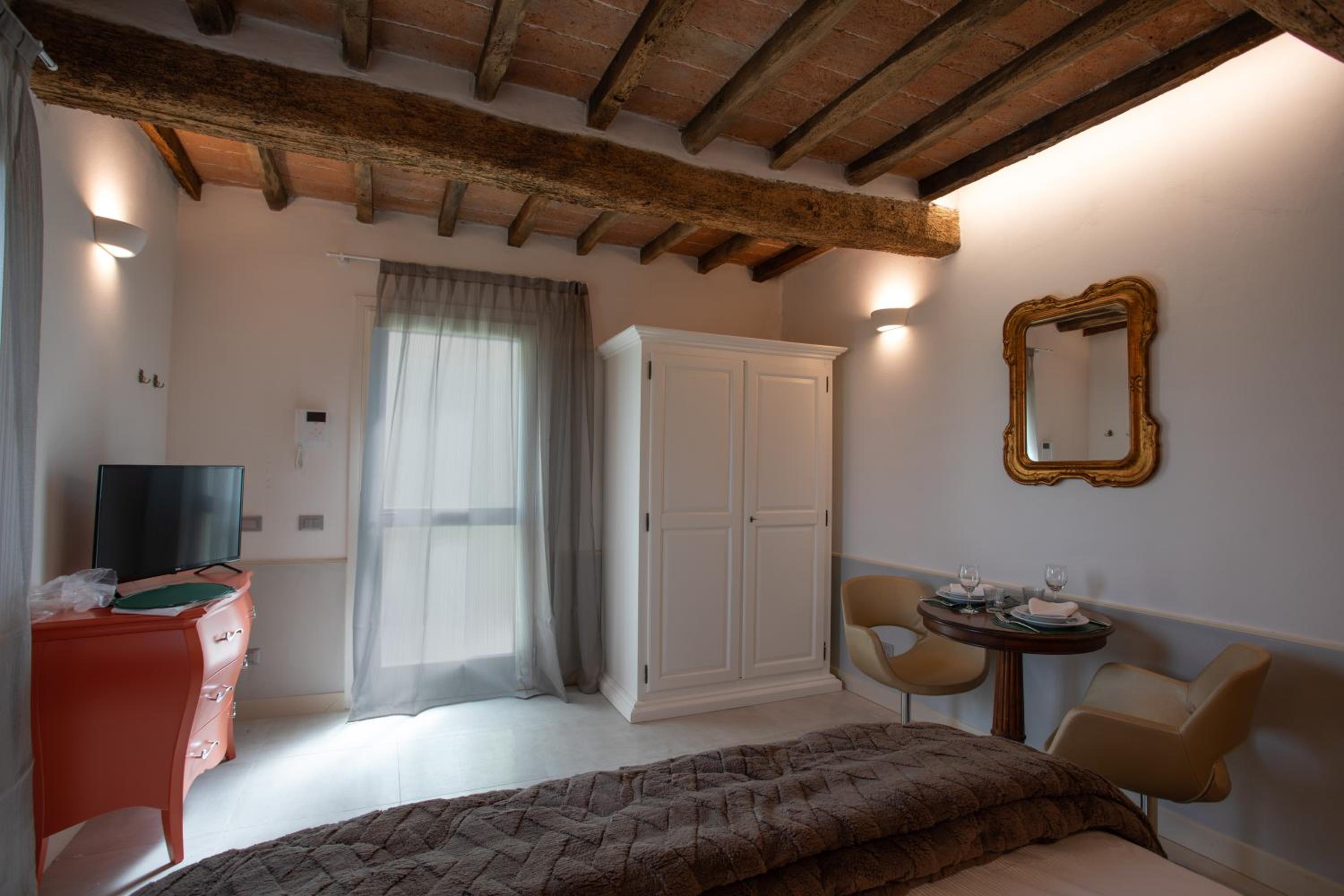Cattania Suites and Rooms