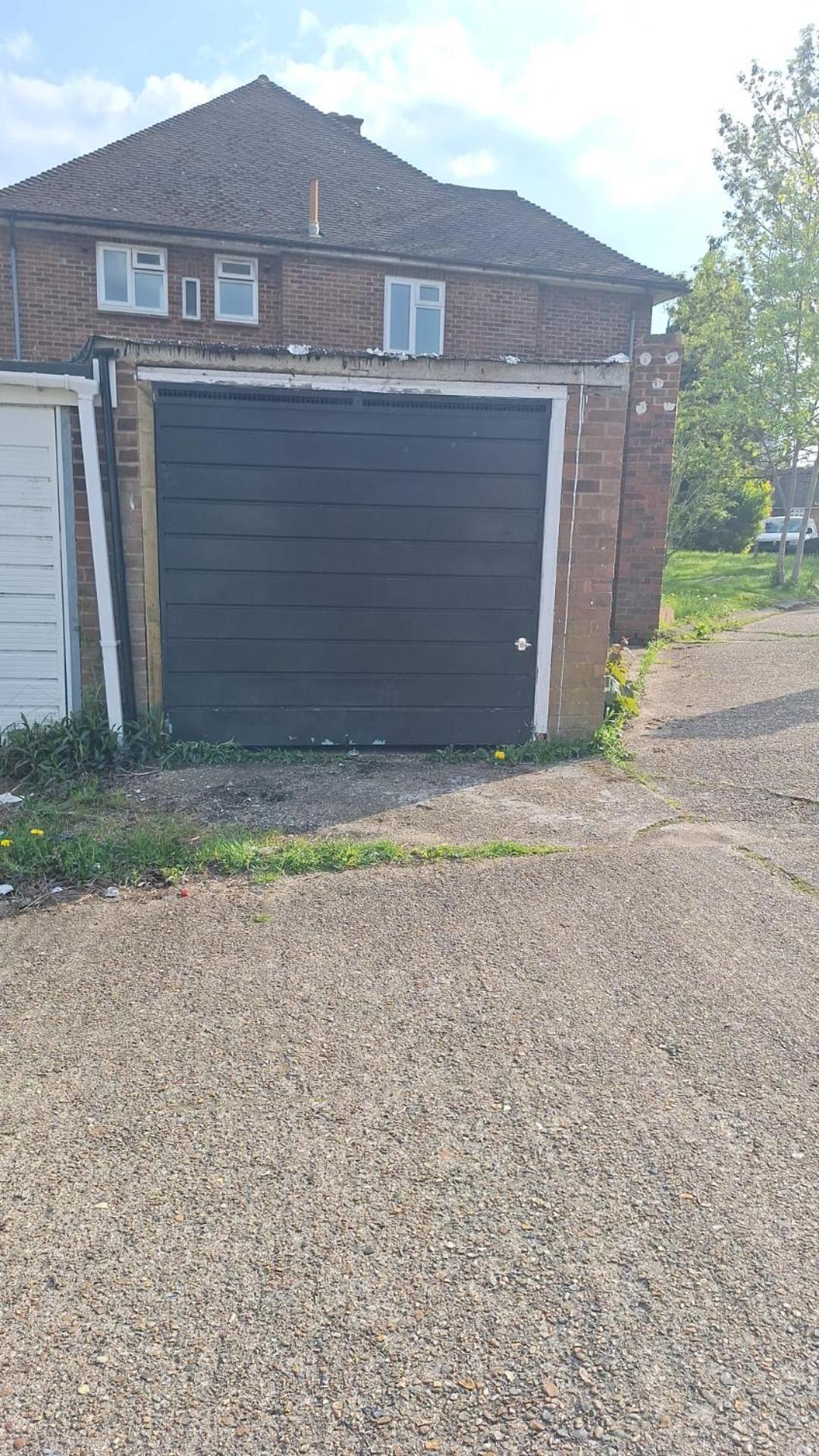 Cosy 2-bed Maisonette with Private Garage in Wembley