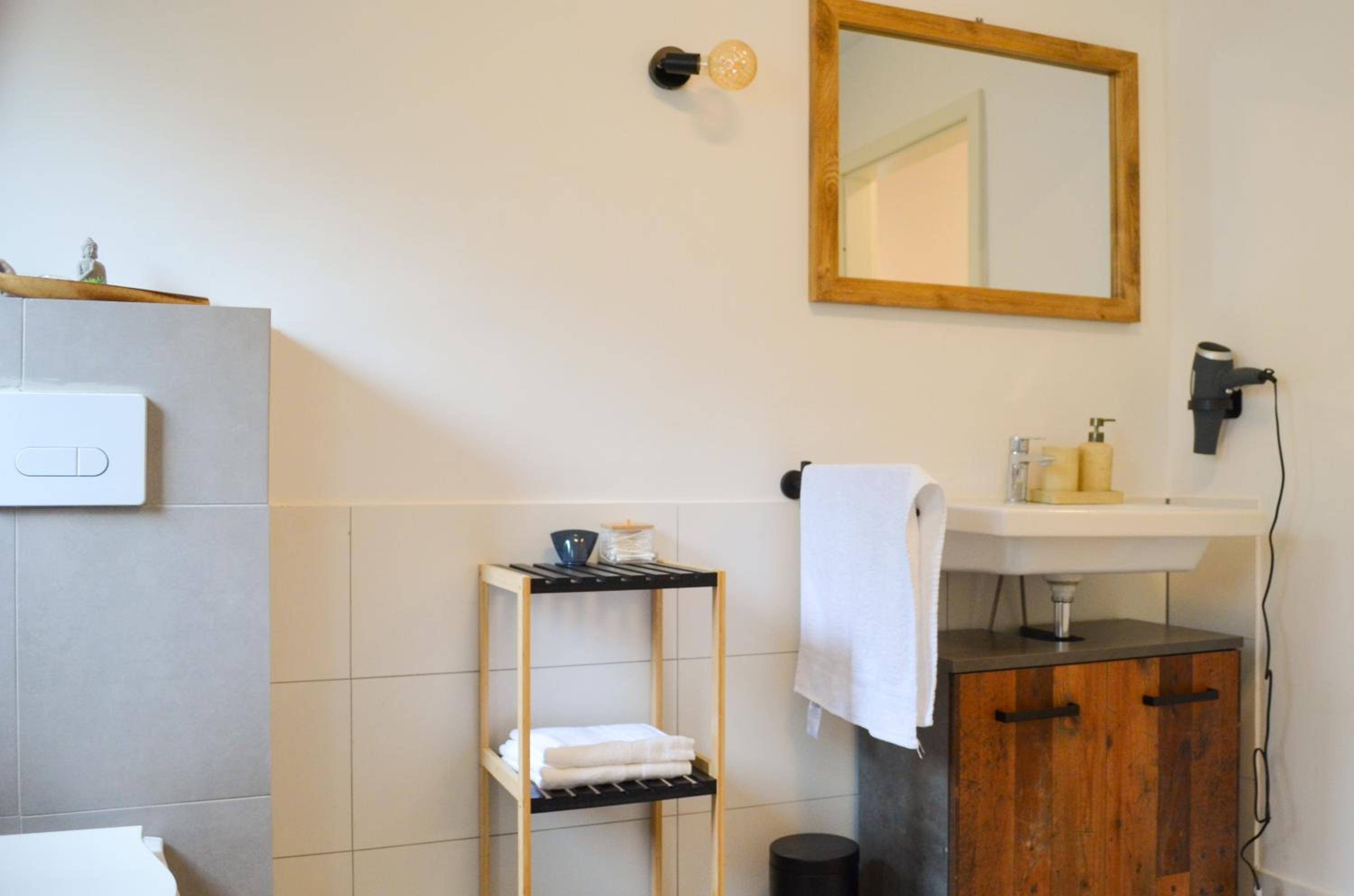 Modernes Apartment mit Balkon & Parkplatz - AMA Home AMALI