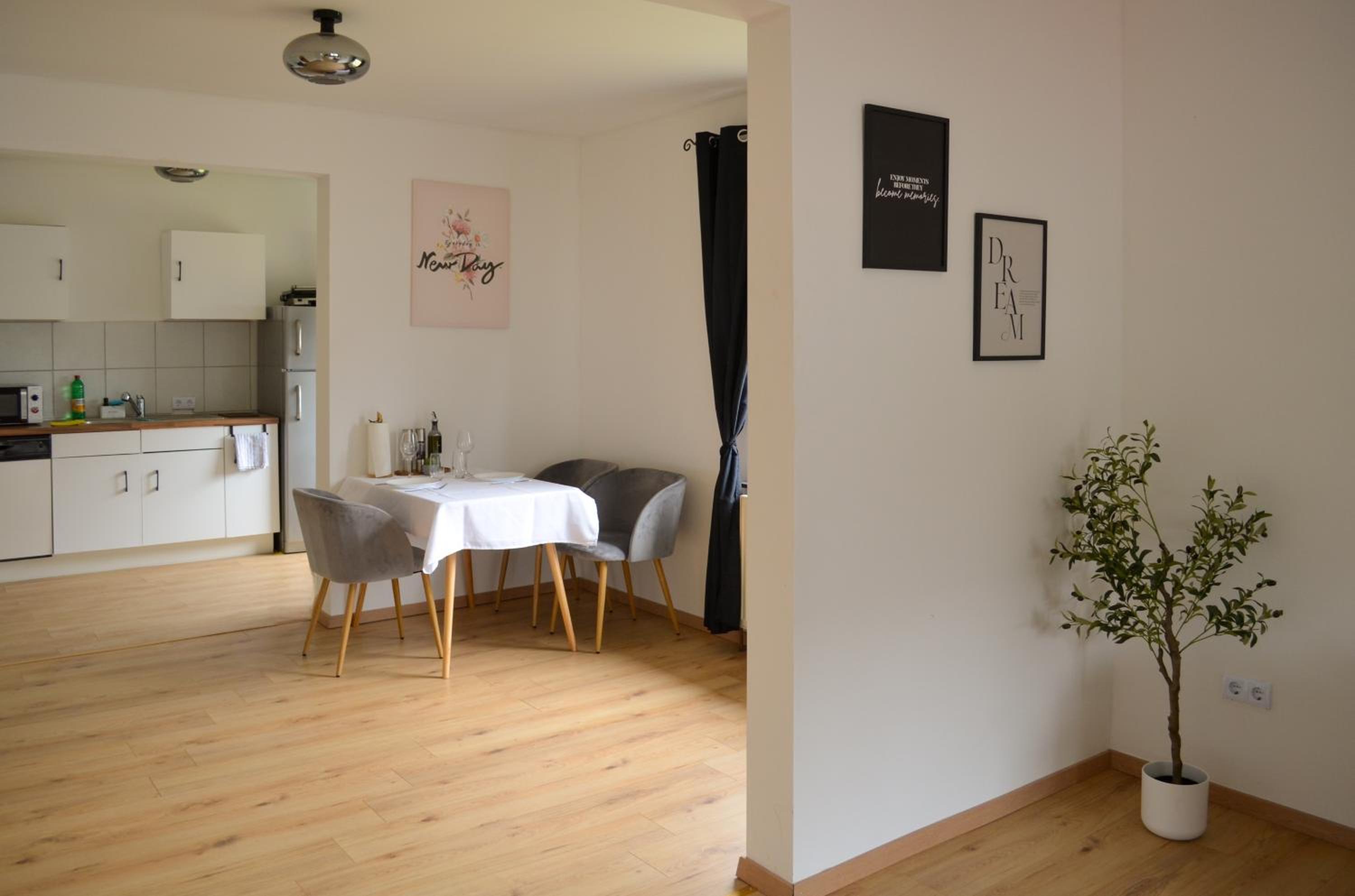 Modernes Apartment mit Balkon & Parkplatz - AMA Home AMALI