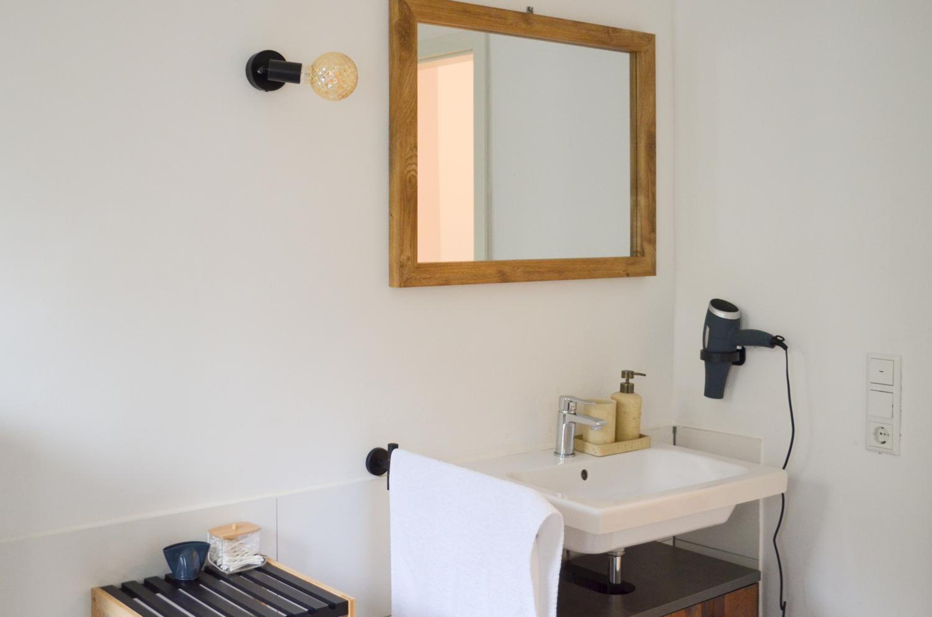 Modernes Apartment mit Balkon & Parkplatz - AMA Home AMALI