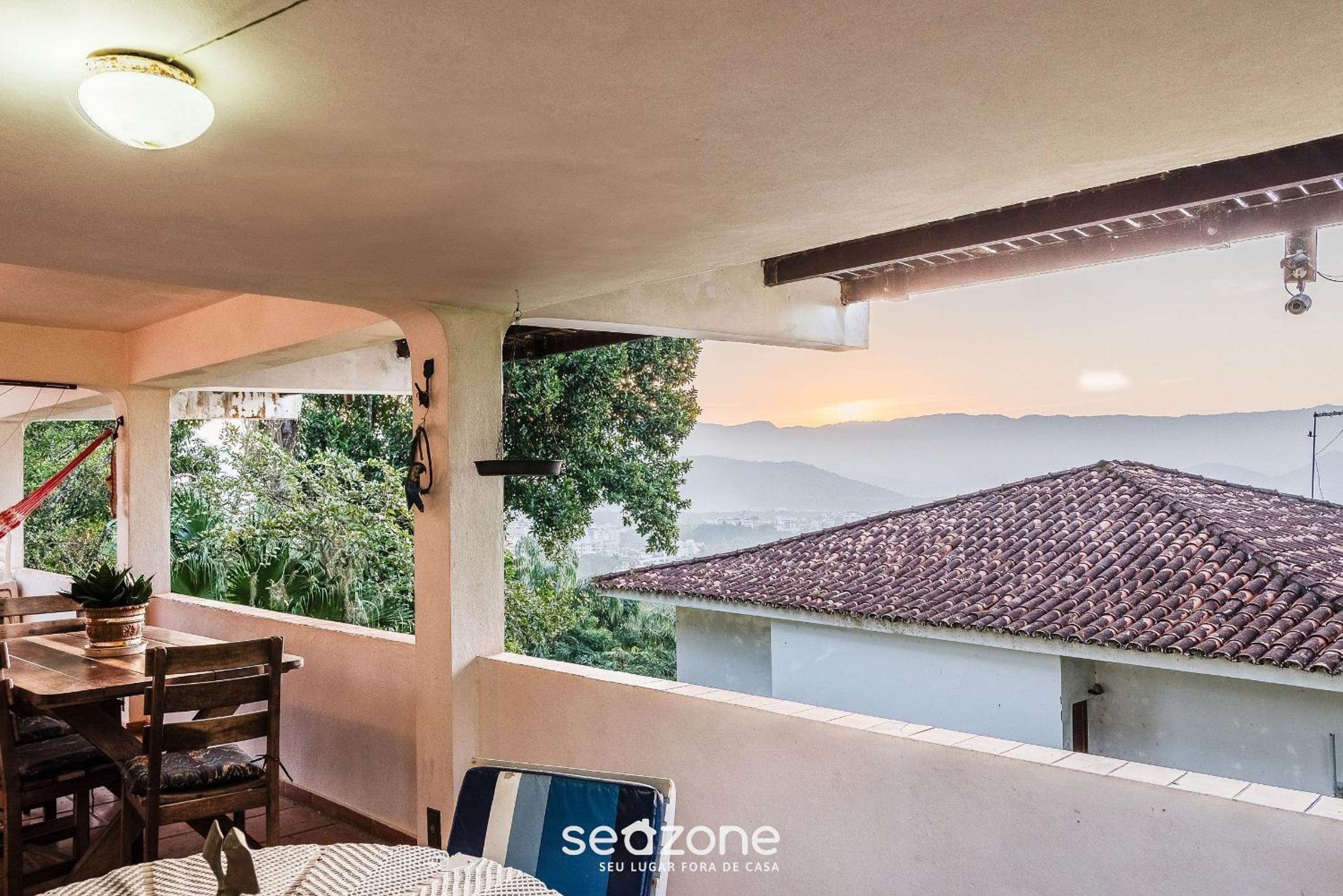 Seaside view house, 10 min from the beach PEV025