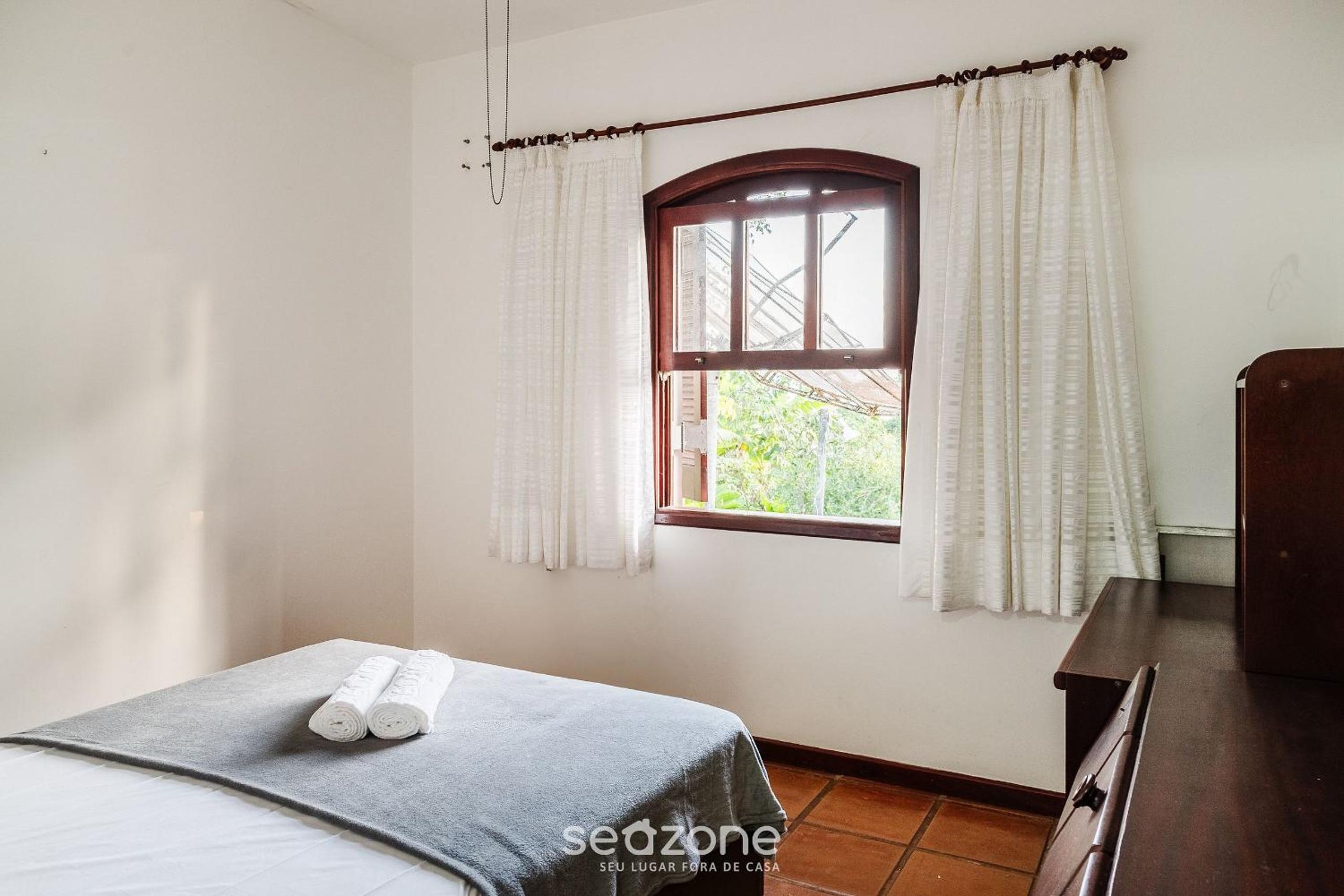 Seaside view house, 10 min from the beach PEV025